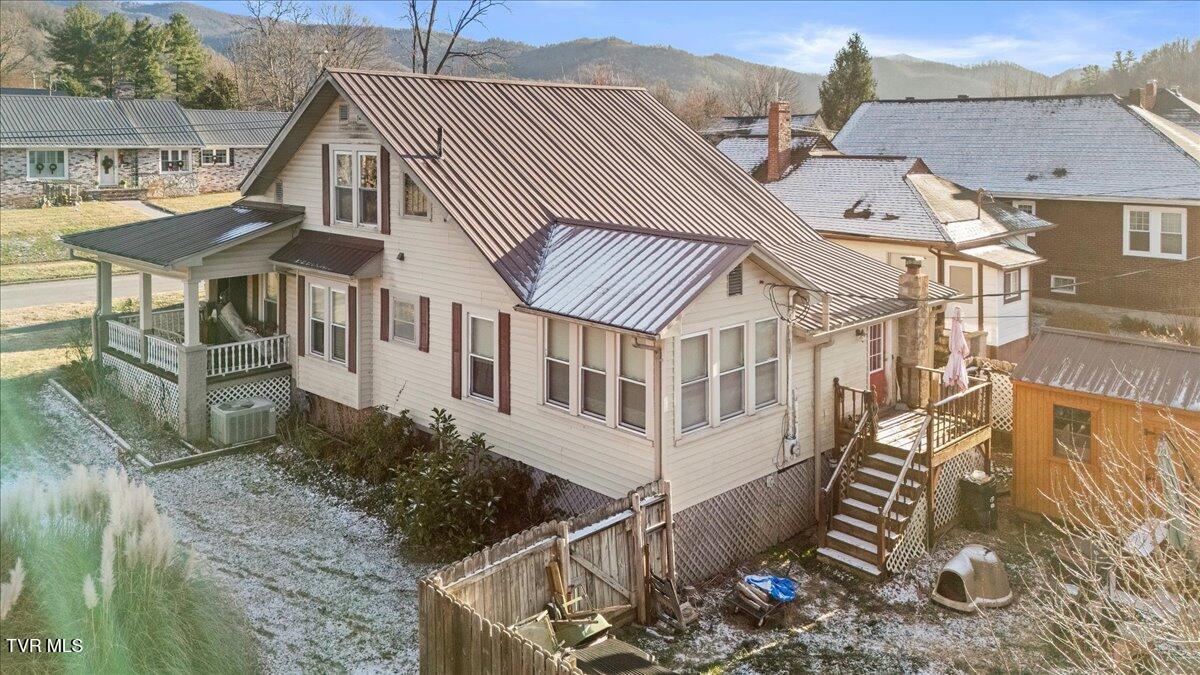 123 North Willow Avenue