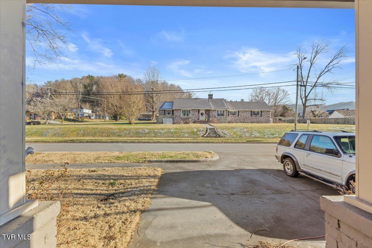 123 North Willow Avenue