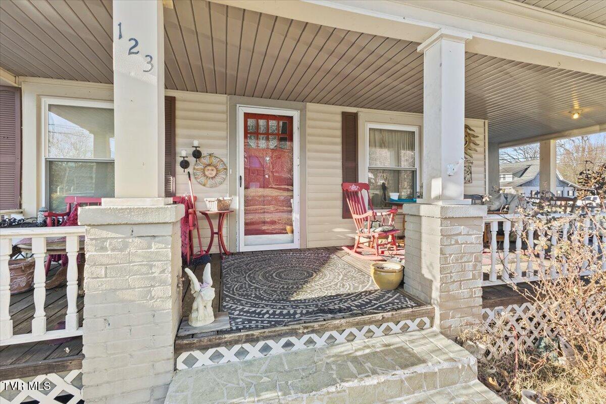 123 North Willow Avenue