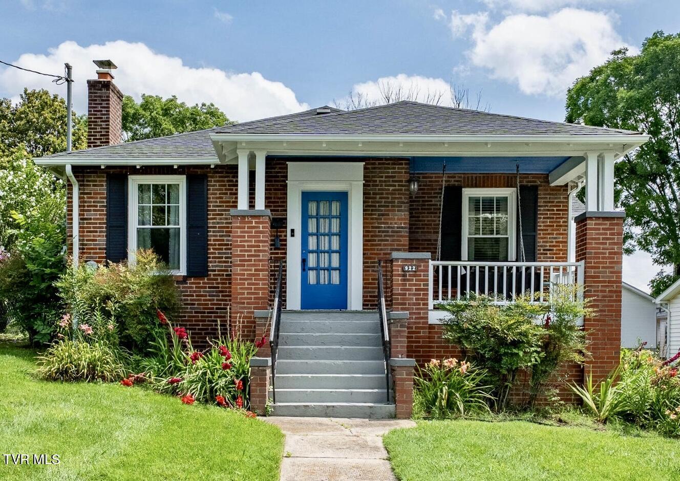 922 West Hillcrest Drive