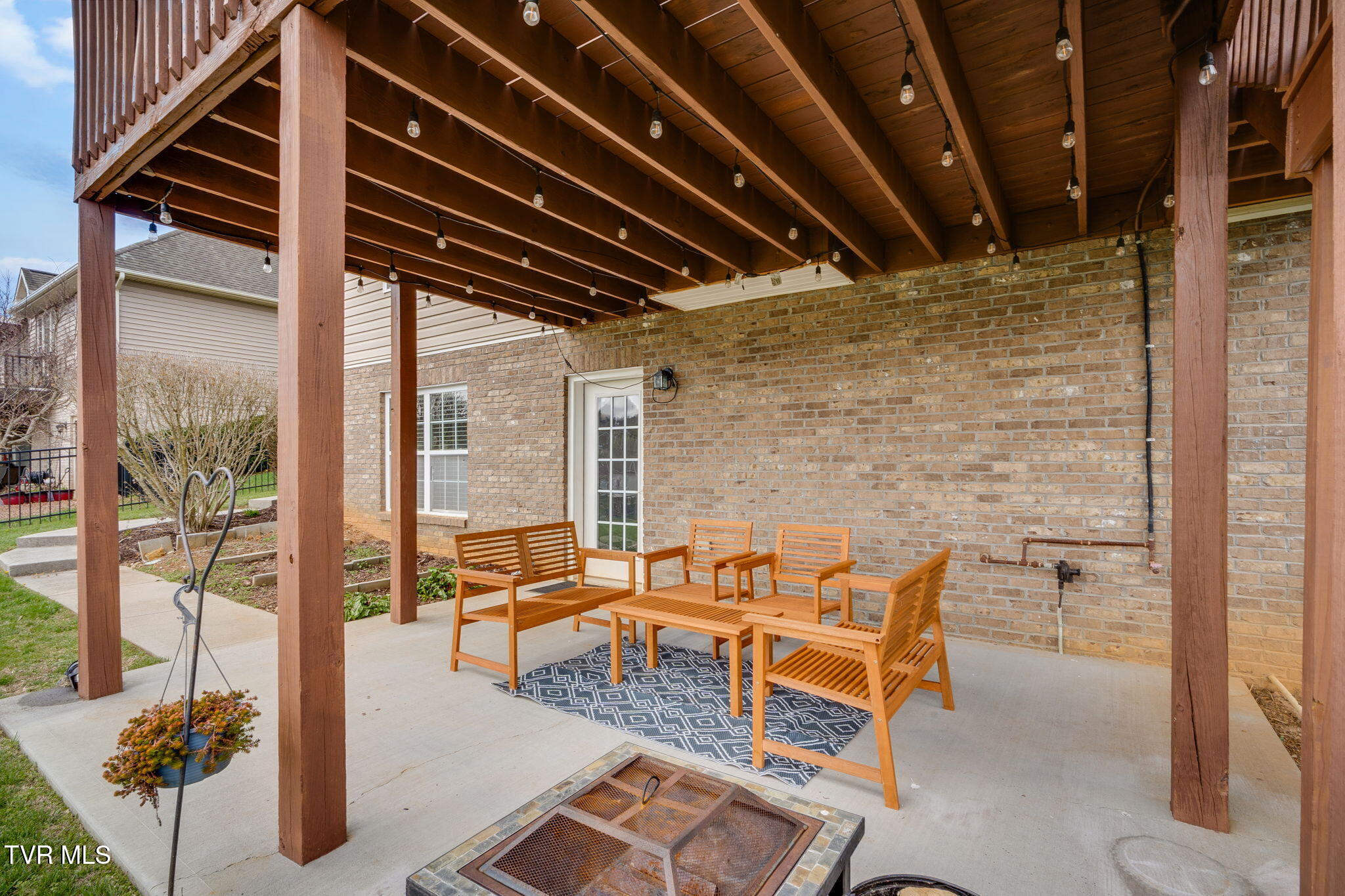 121 Springwinds Loop