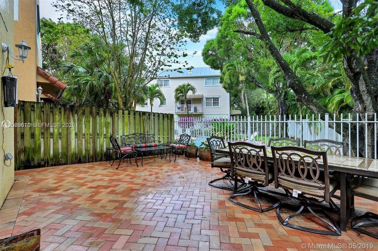 409 SW 5th Street 1