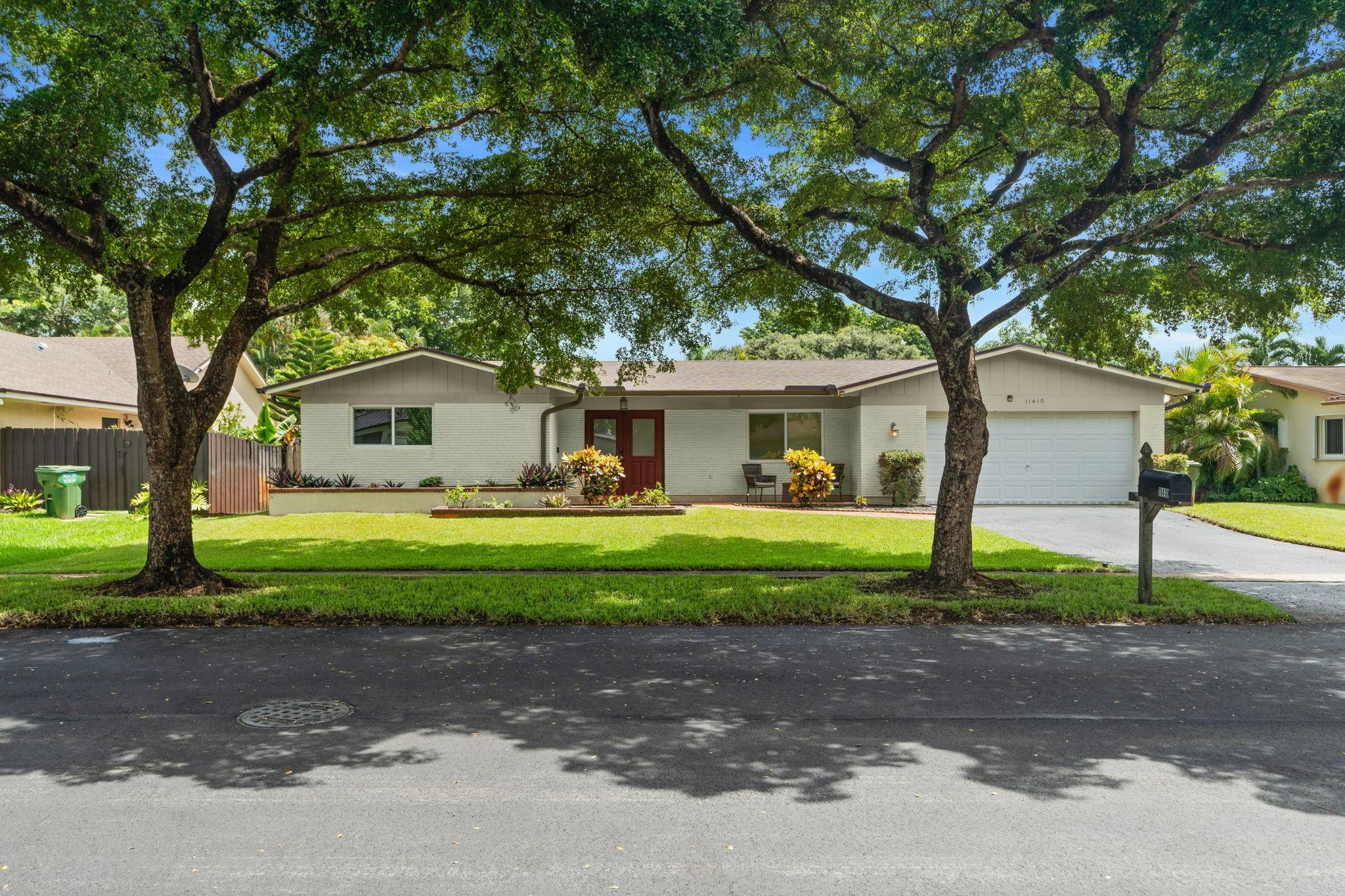 11410 NW 15th St
