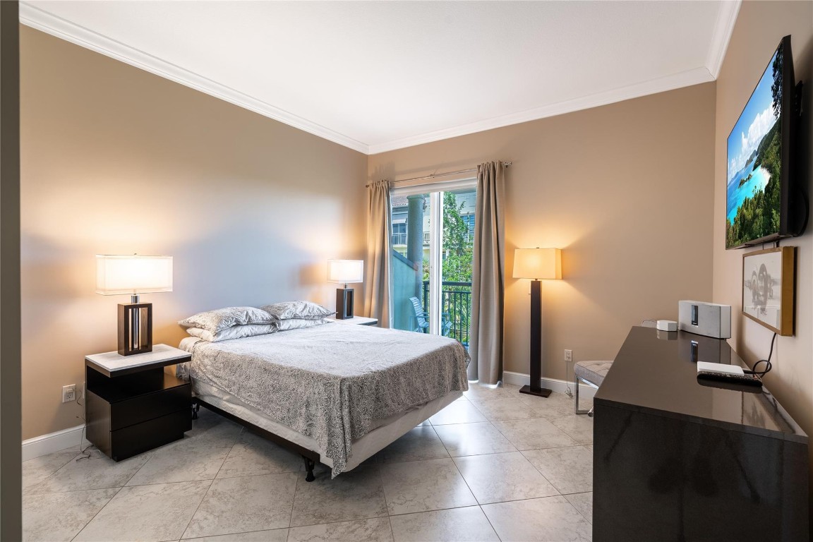 2625 NE 14th Ave 401