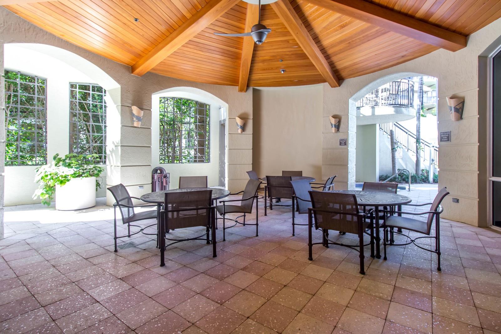 2625 NE 14th Ave 401