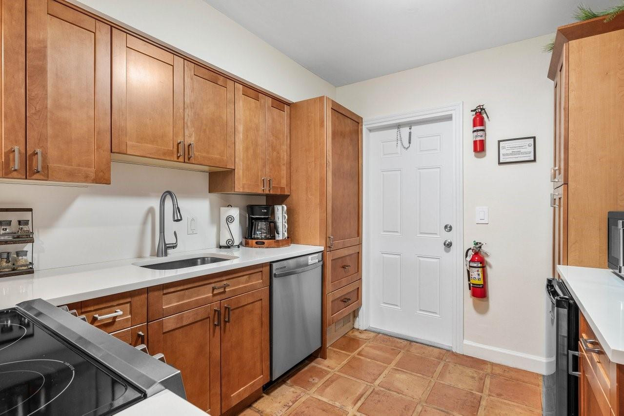 615 NE 9th Ave 53