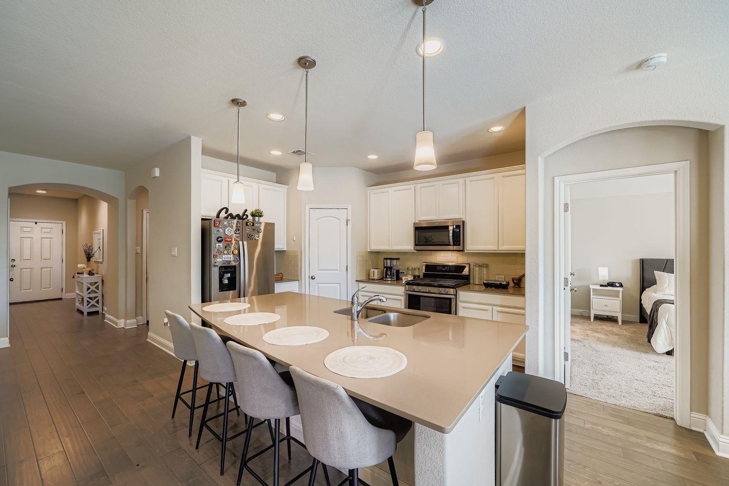 3313 De Torres CIR
