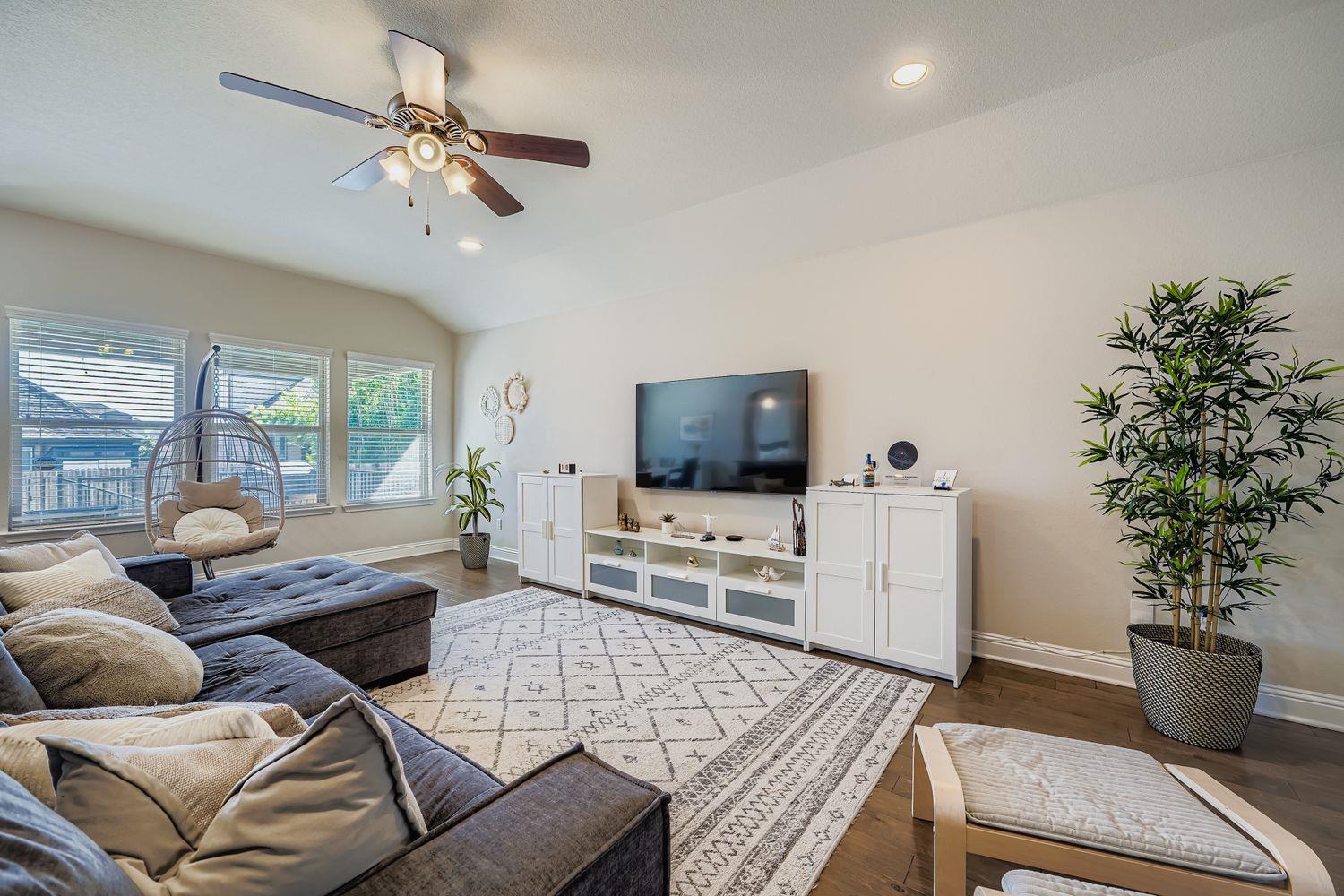 3313 De Torres CIR