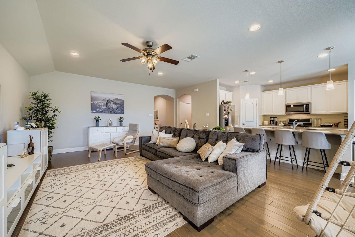 3313 De Torres CIR
