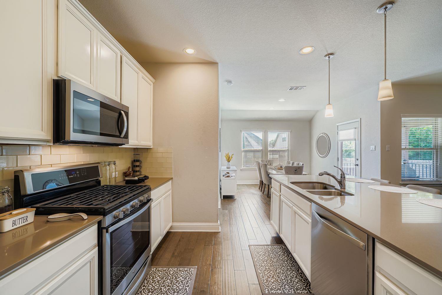 3313 De Torres CIR