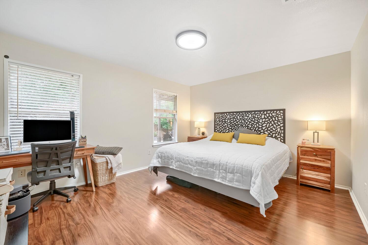 302 Ryan LN