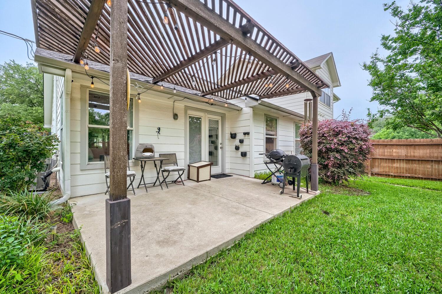 302 Ryan LN