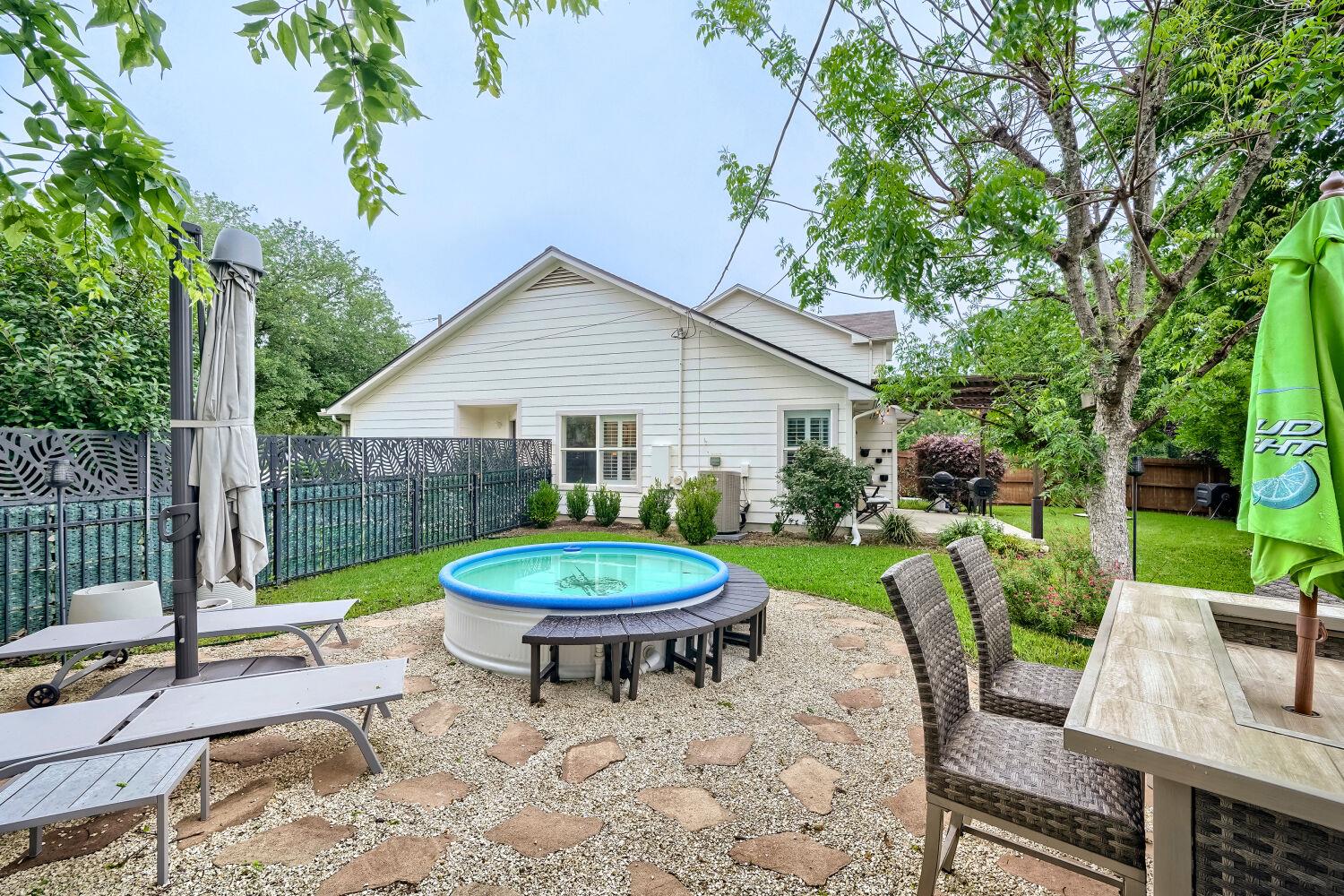 302 Ryan LN