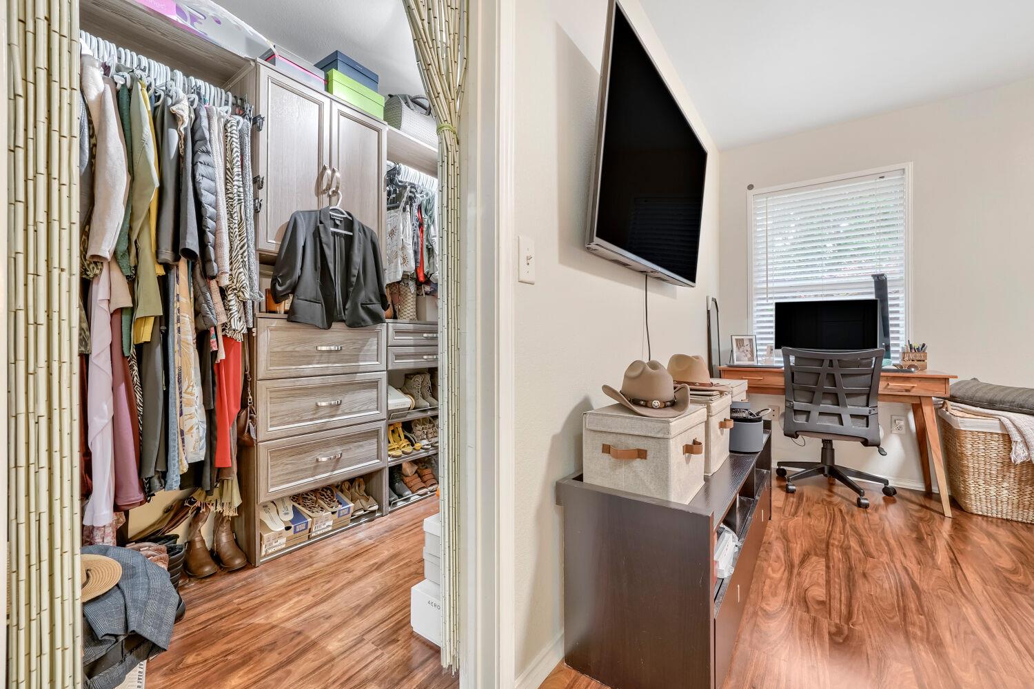 302 Ryan LN