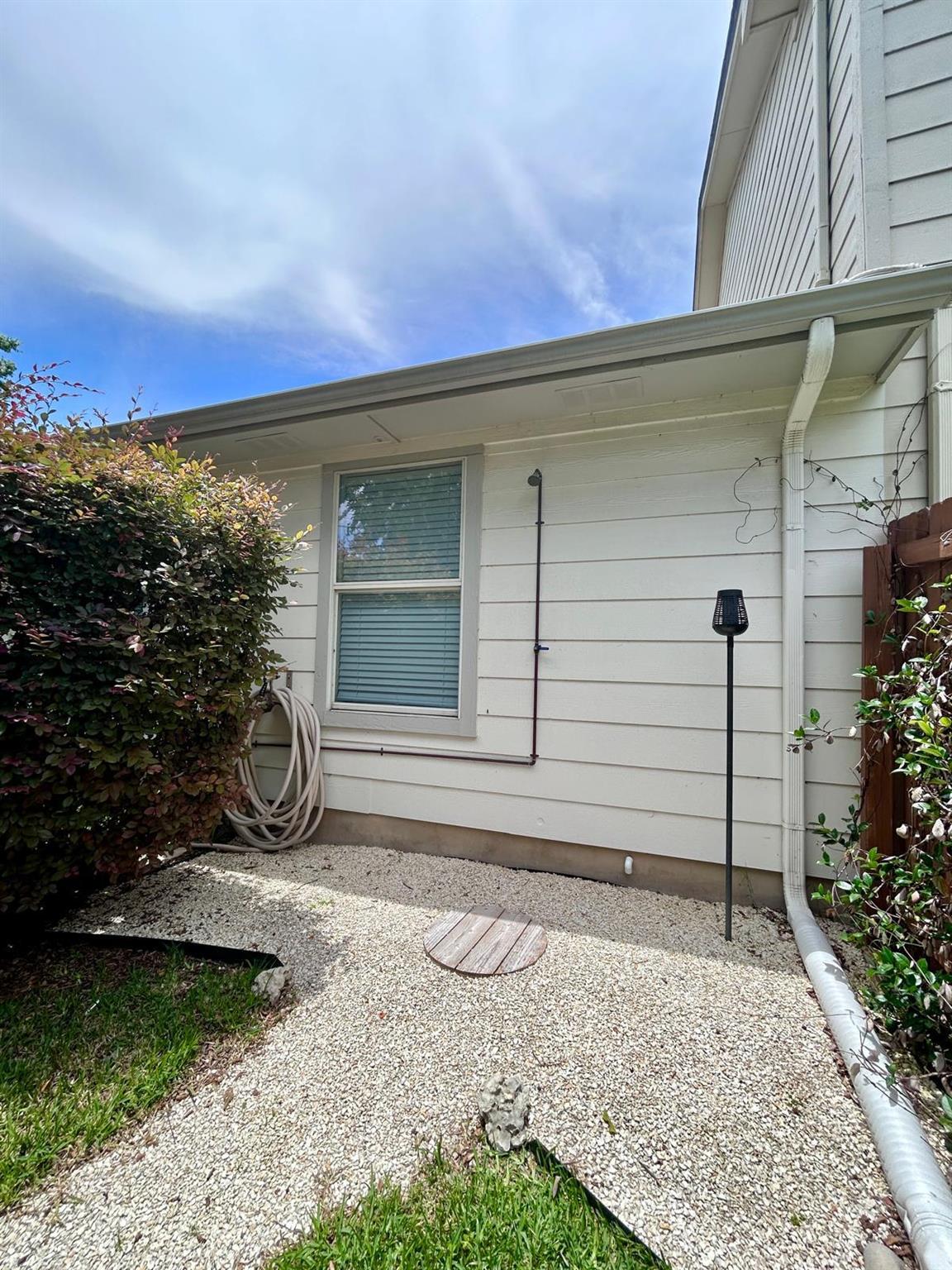 302 Ryan LN