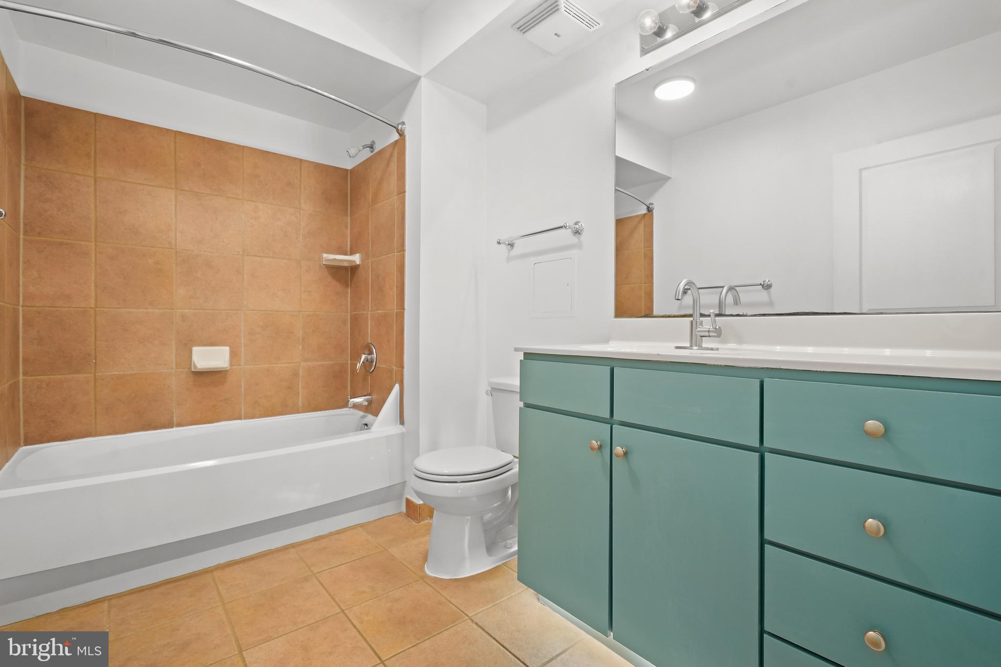 631 D STREET NW 836