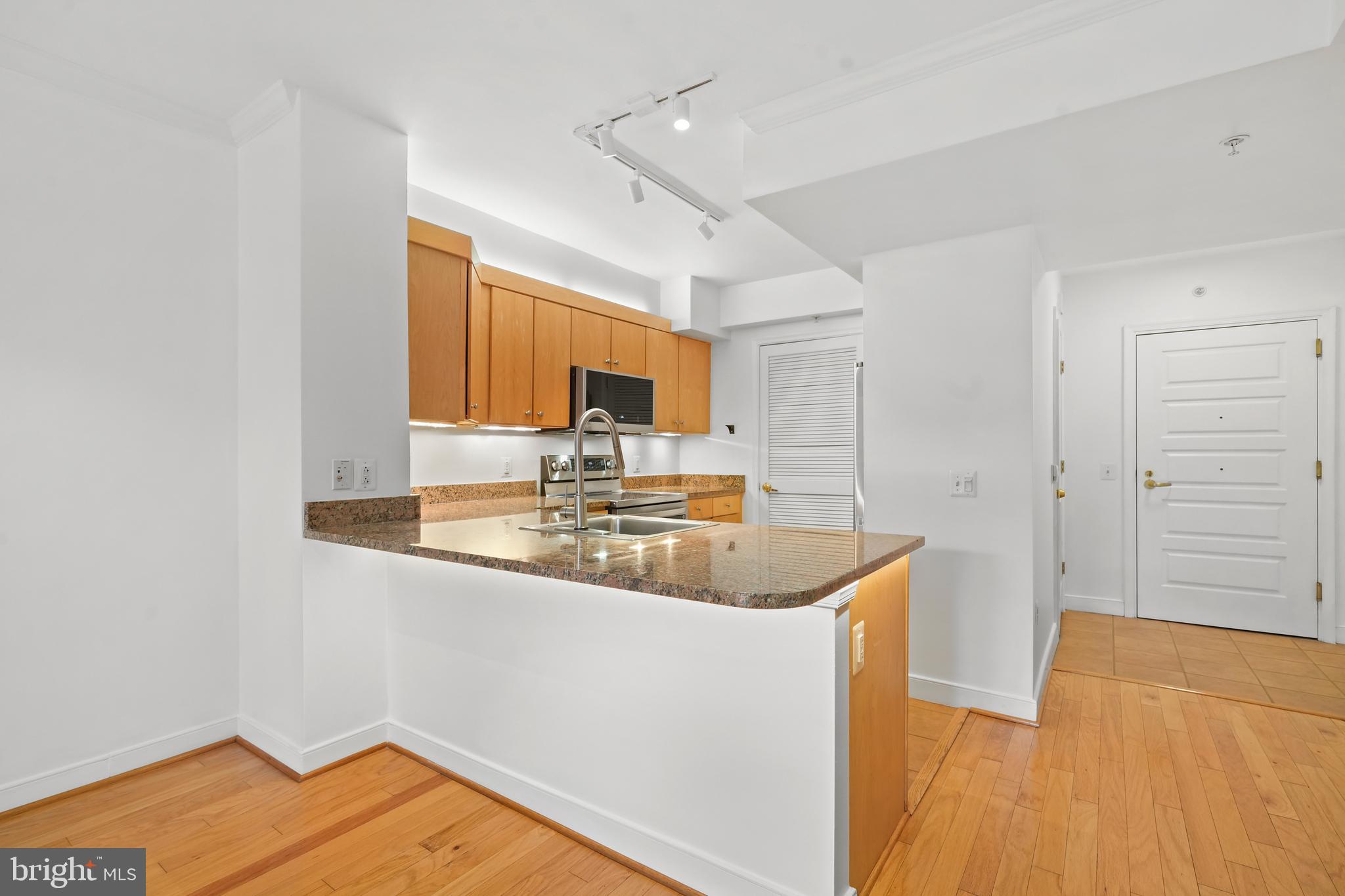631 D STREET NW 836