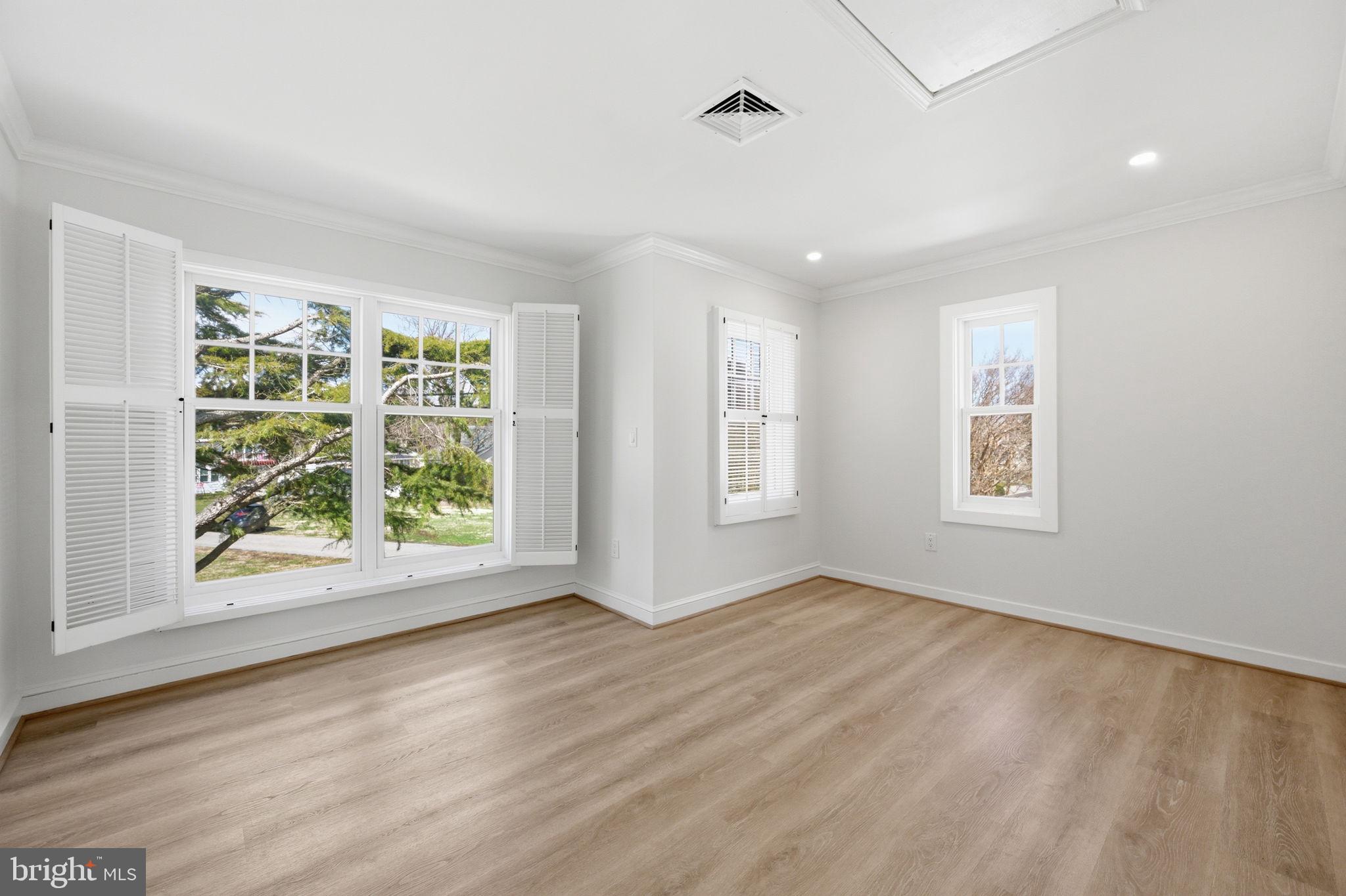 3963 BAYSIDE DRIVE