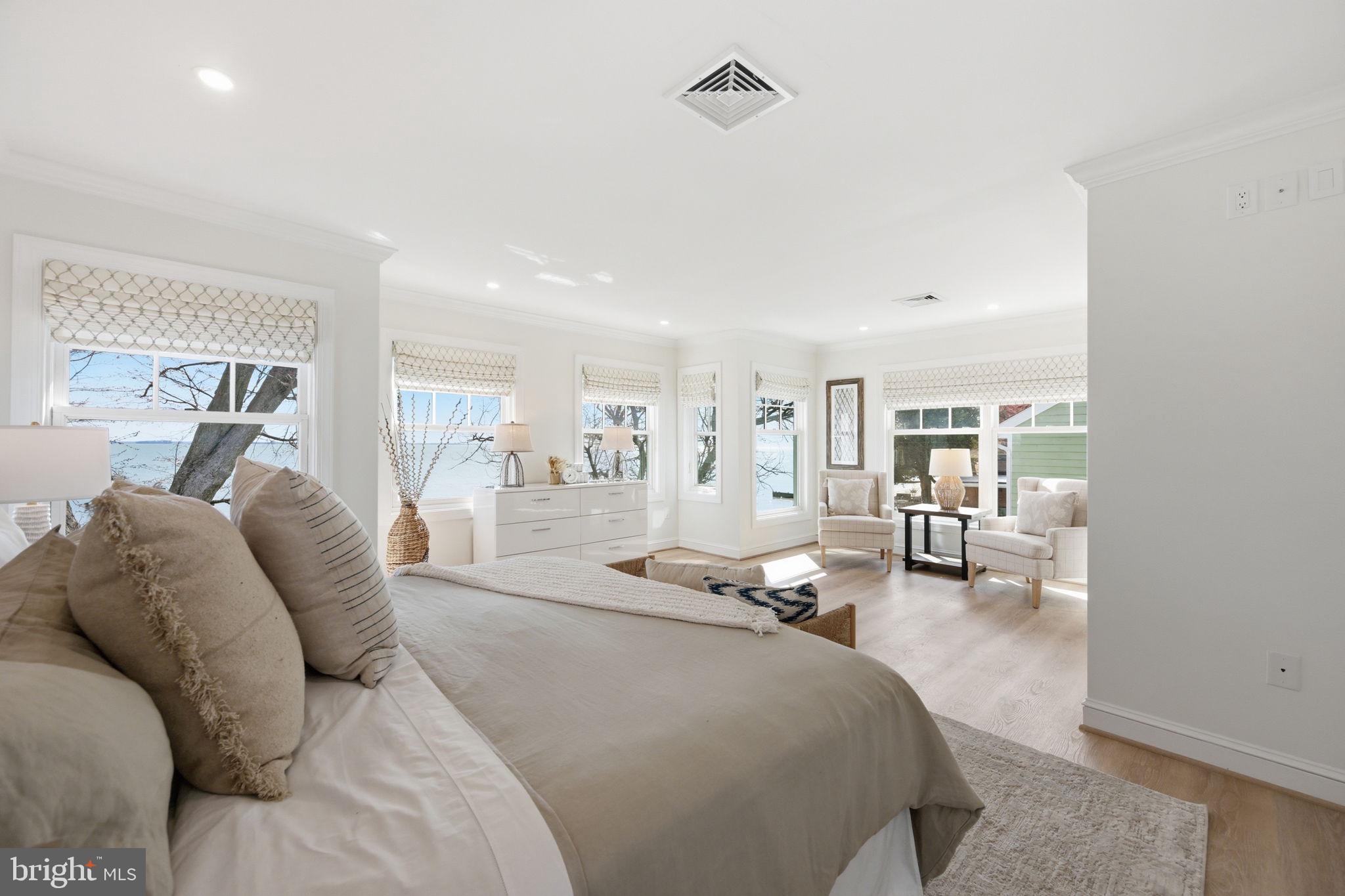 3963 BAYSIDE DRIVE