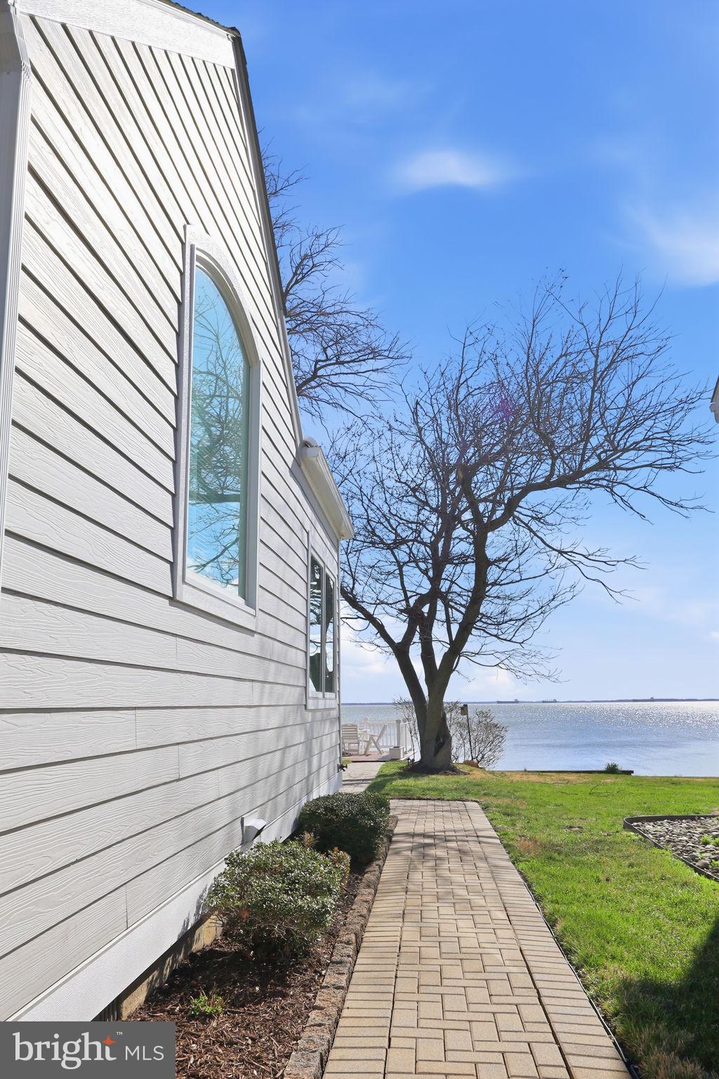 3963 BAYSIDE DRIVE