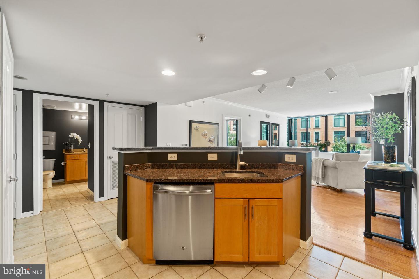 2220 Fairfax Dr #507