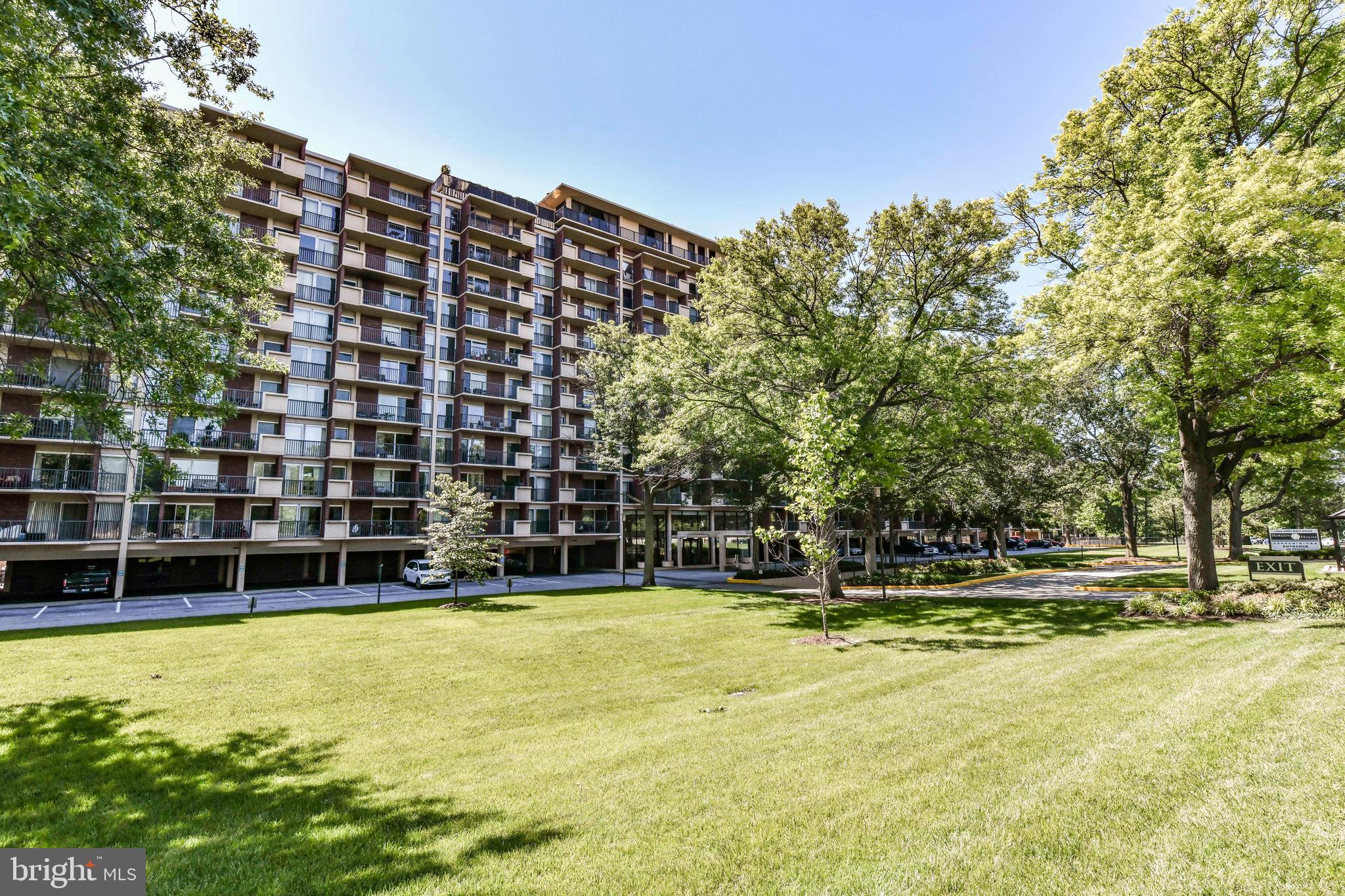 1300 ARMY NAVY DR #817