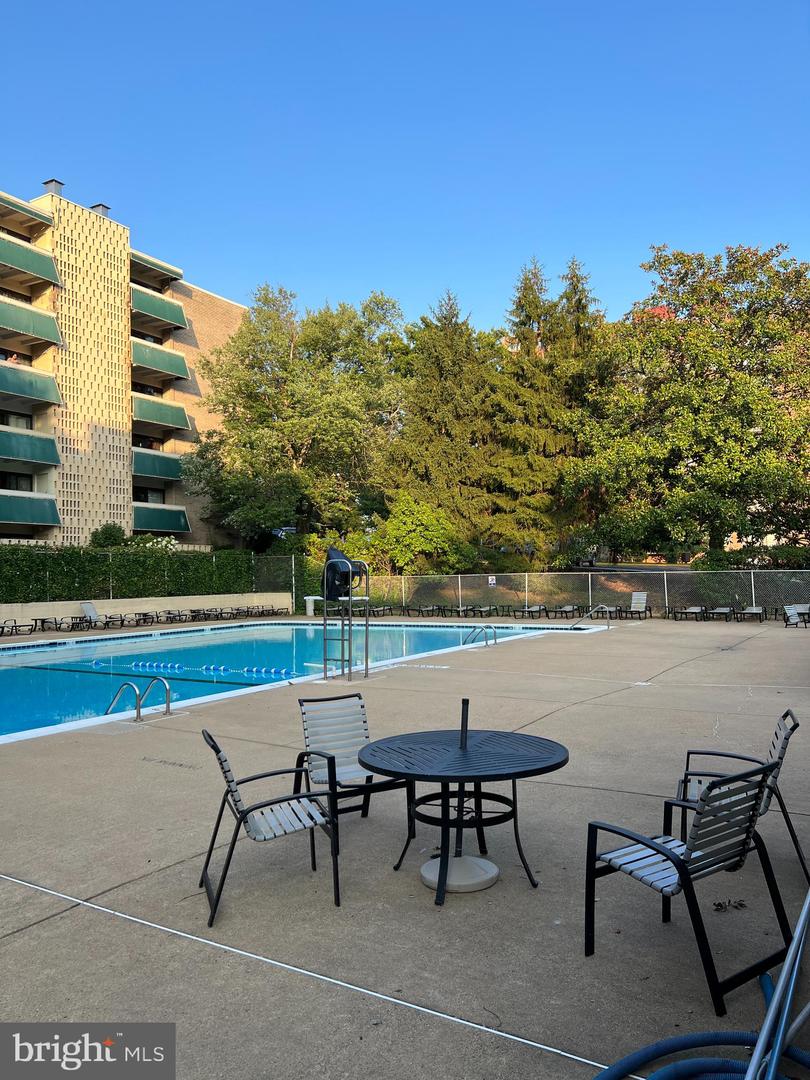 6143 Leesburg Pike #202