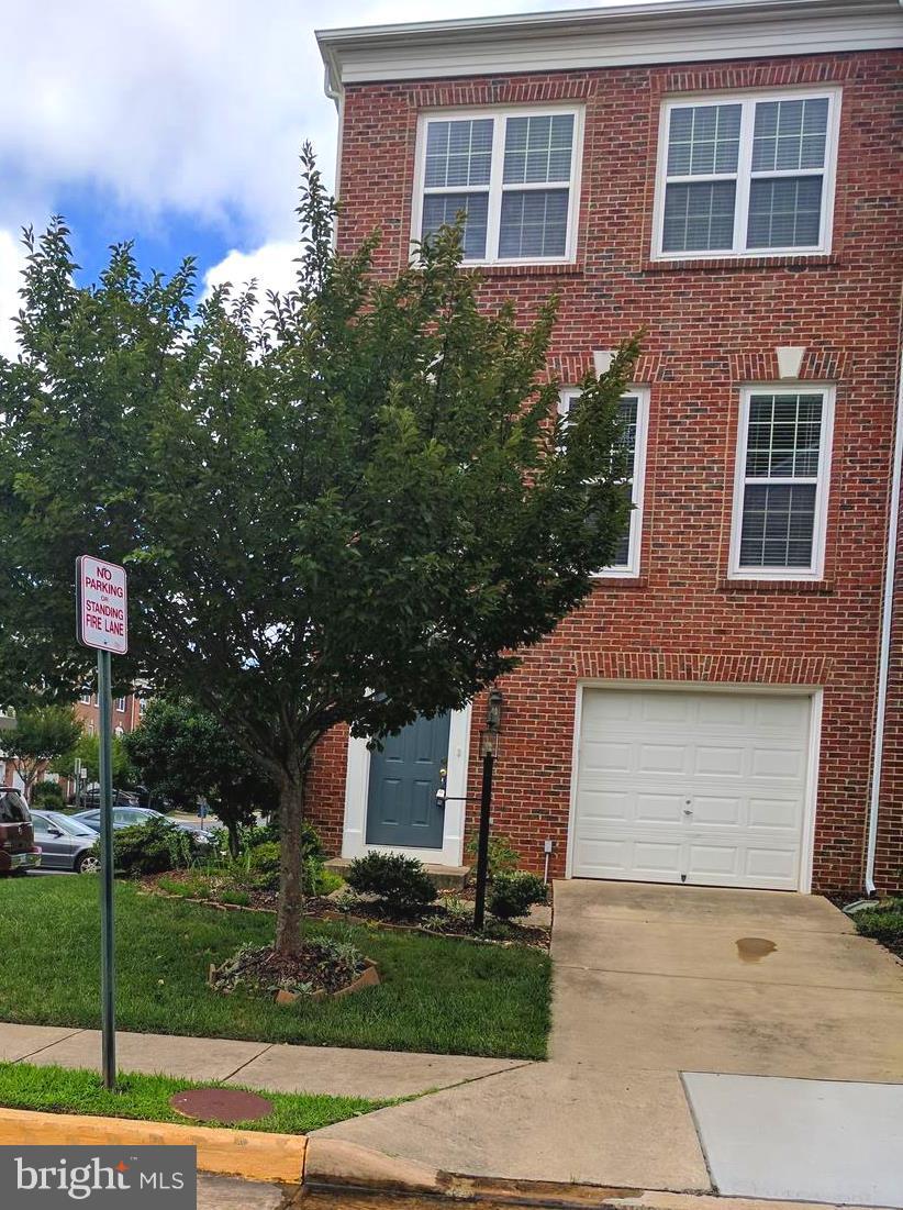 8901 SINGLELEAF CIR