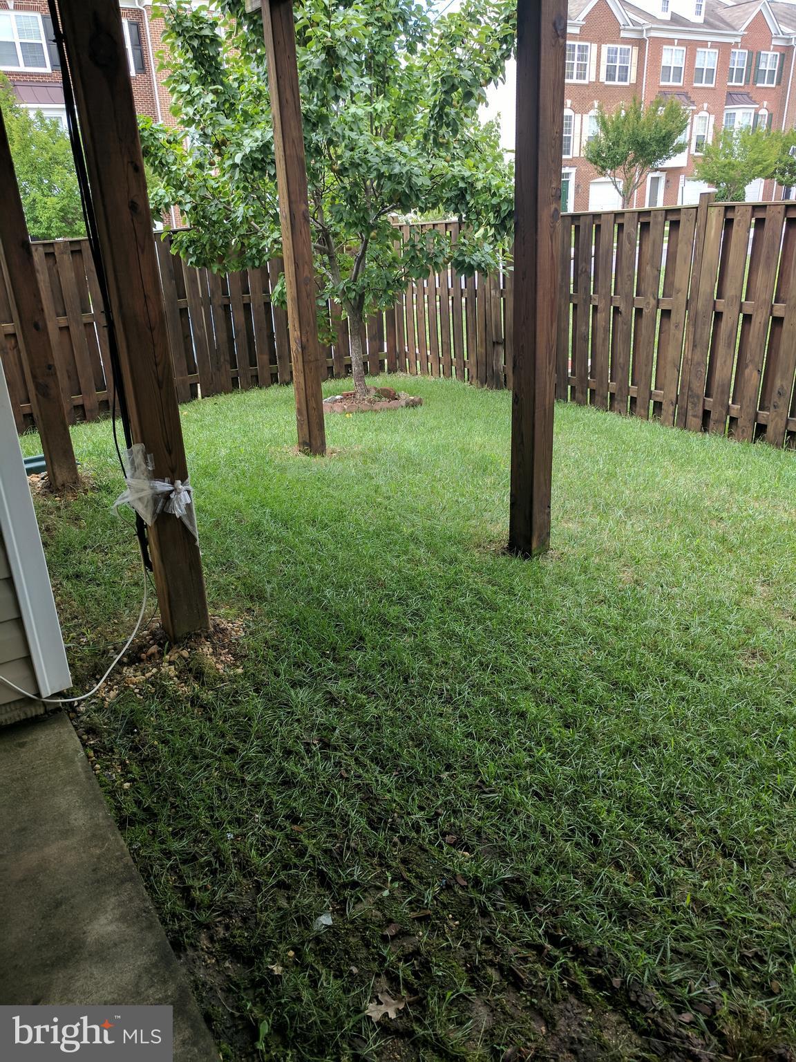 8901 SINGLELEAF CIR