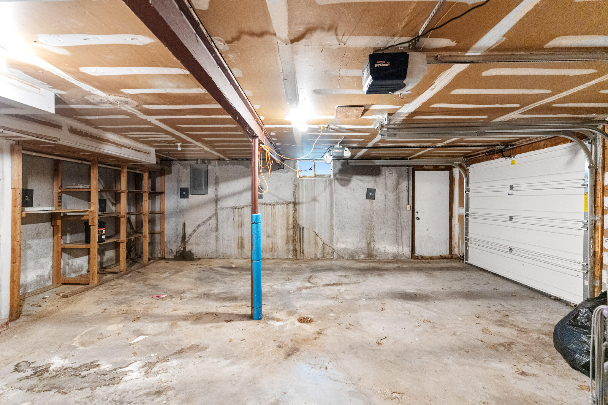 1409 E LEXINGTON CIR