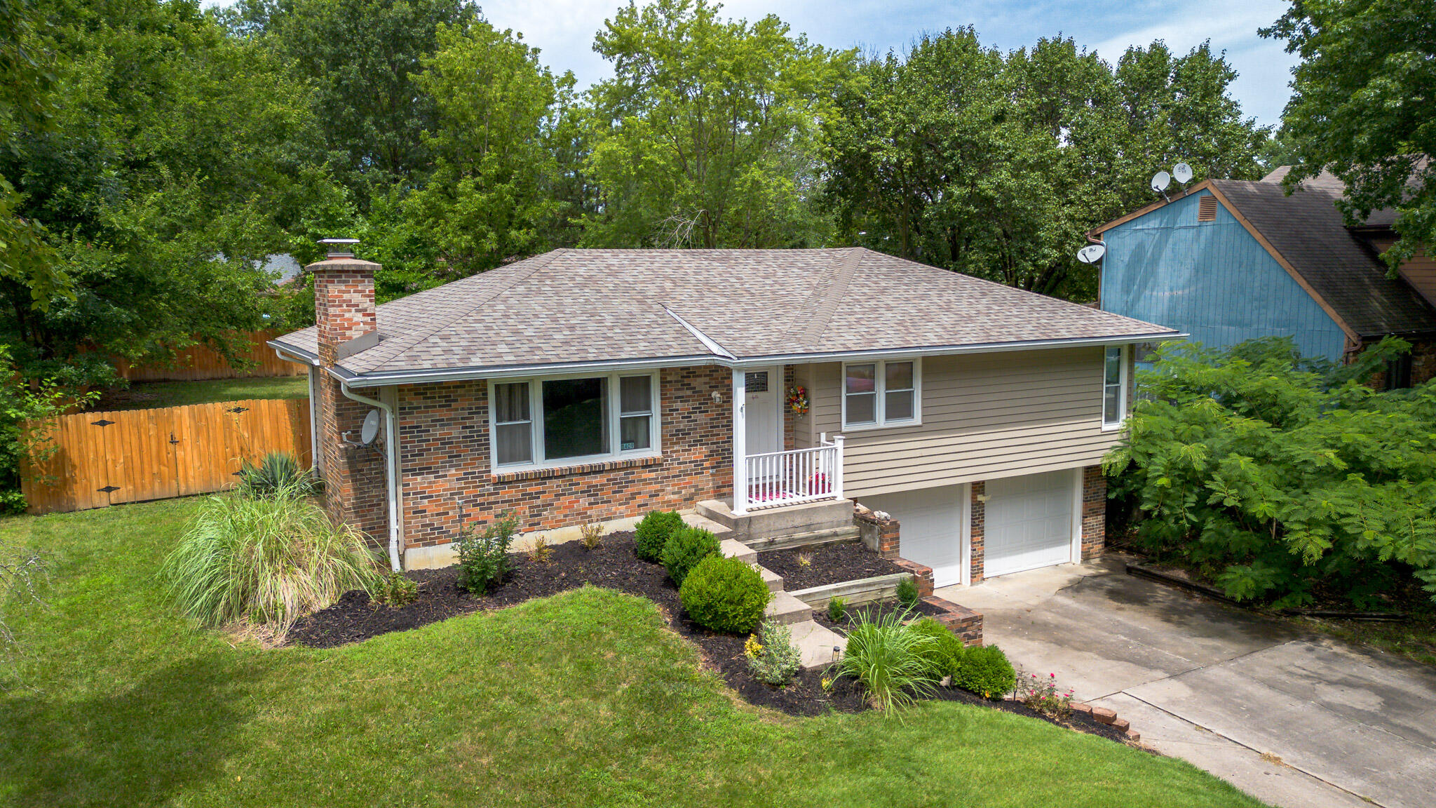 1409 E LEXINGTON CIR
