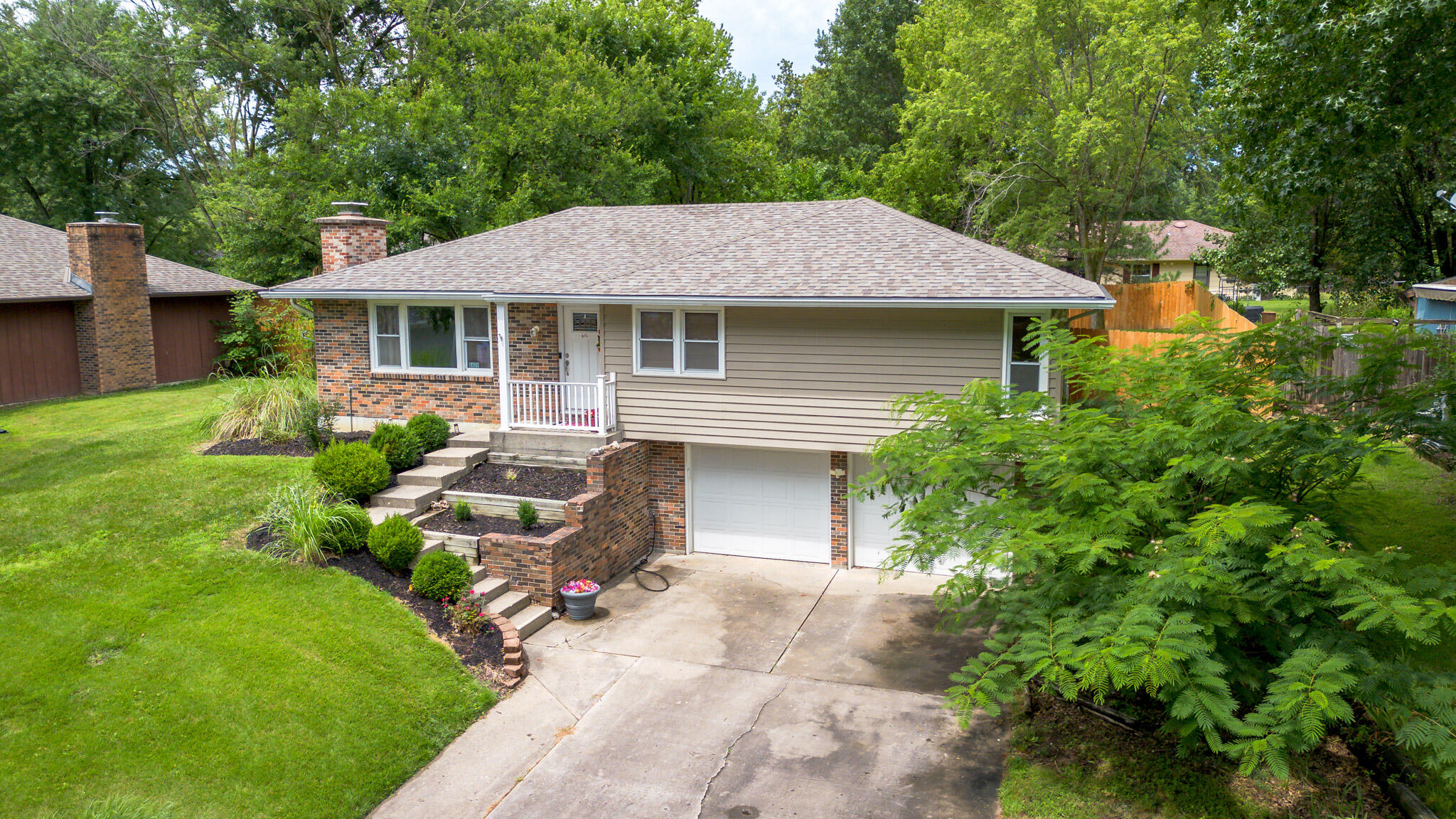 1409 E LEXINGTON CIR