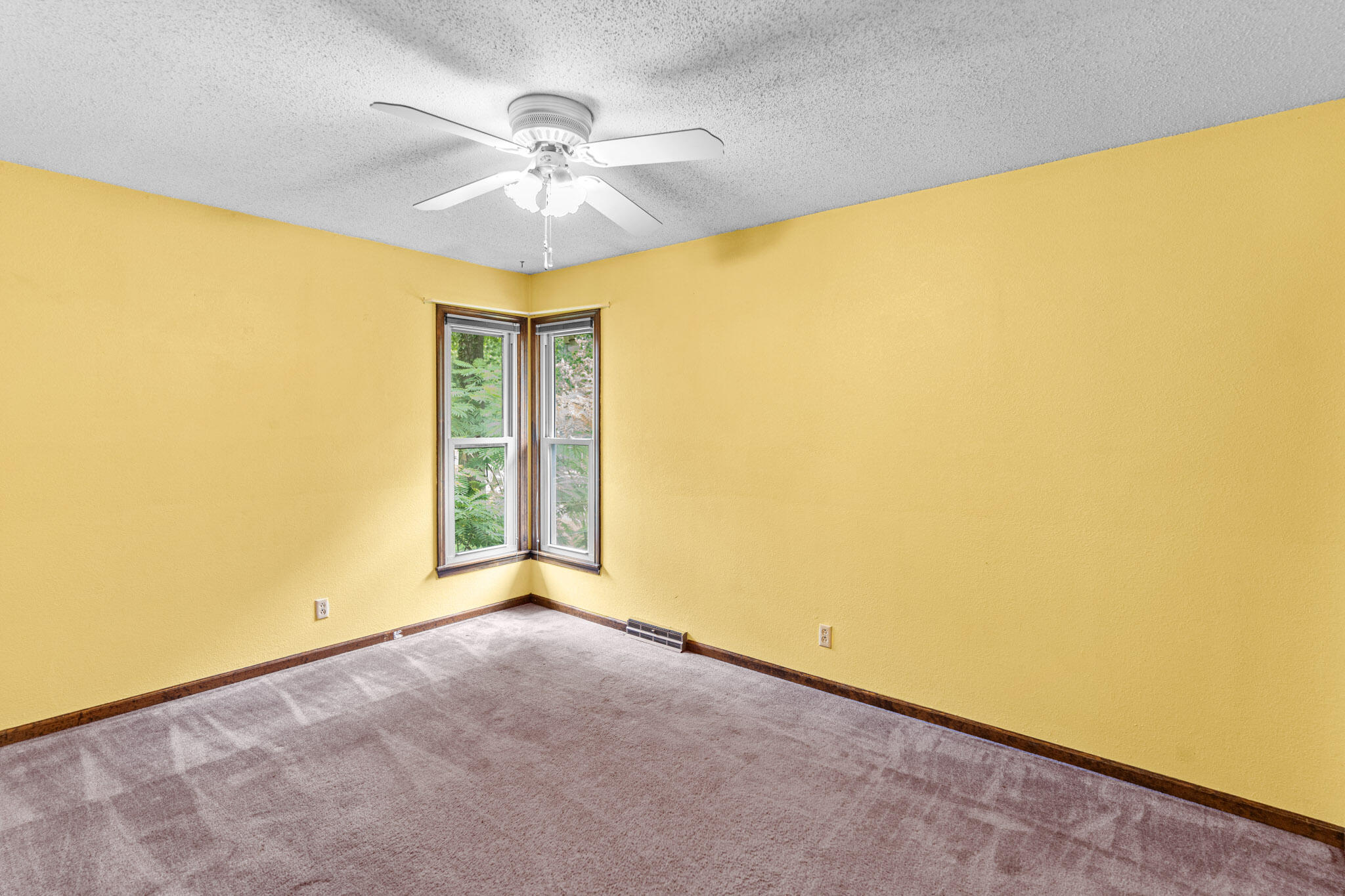 1409 E LEXINGTON CIR