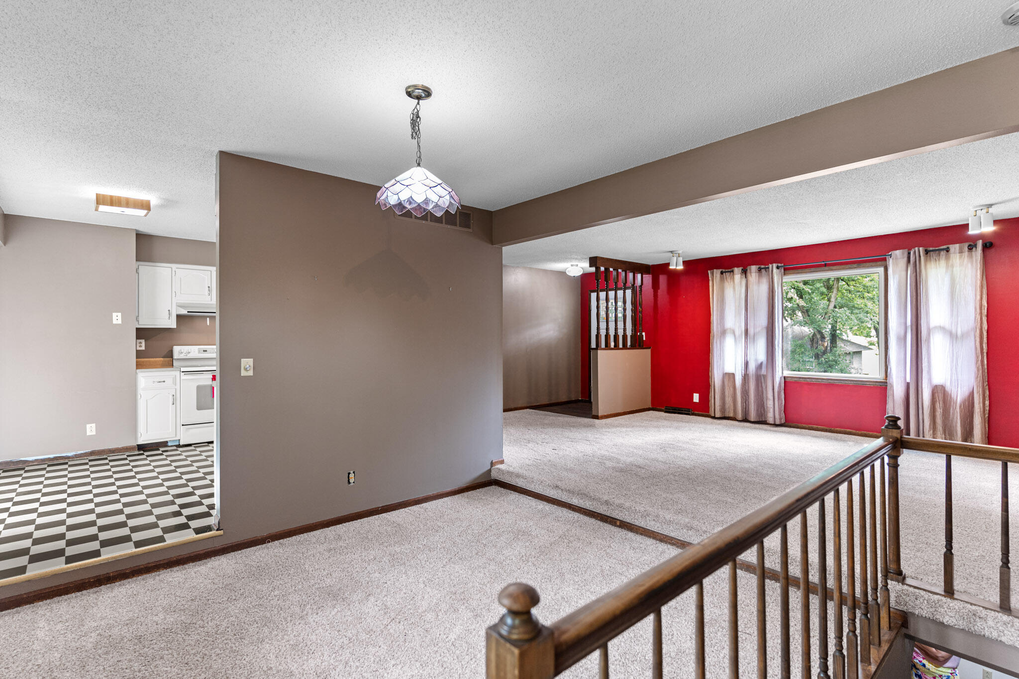 1409 E LEXINGTON CIR