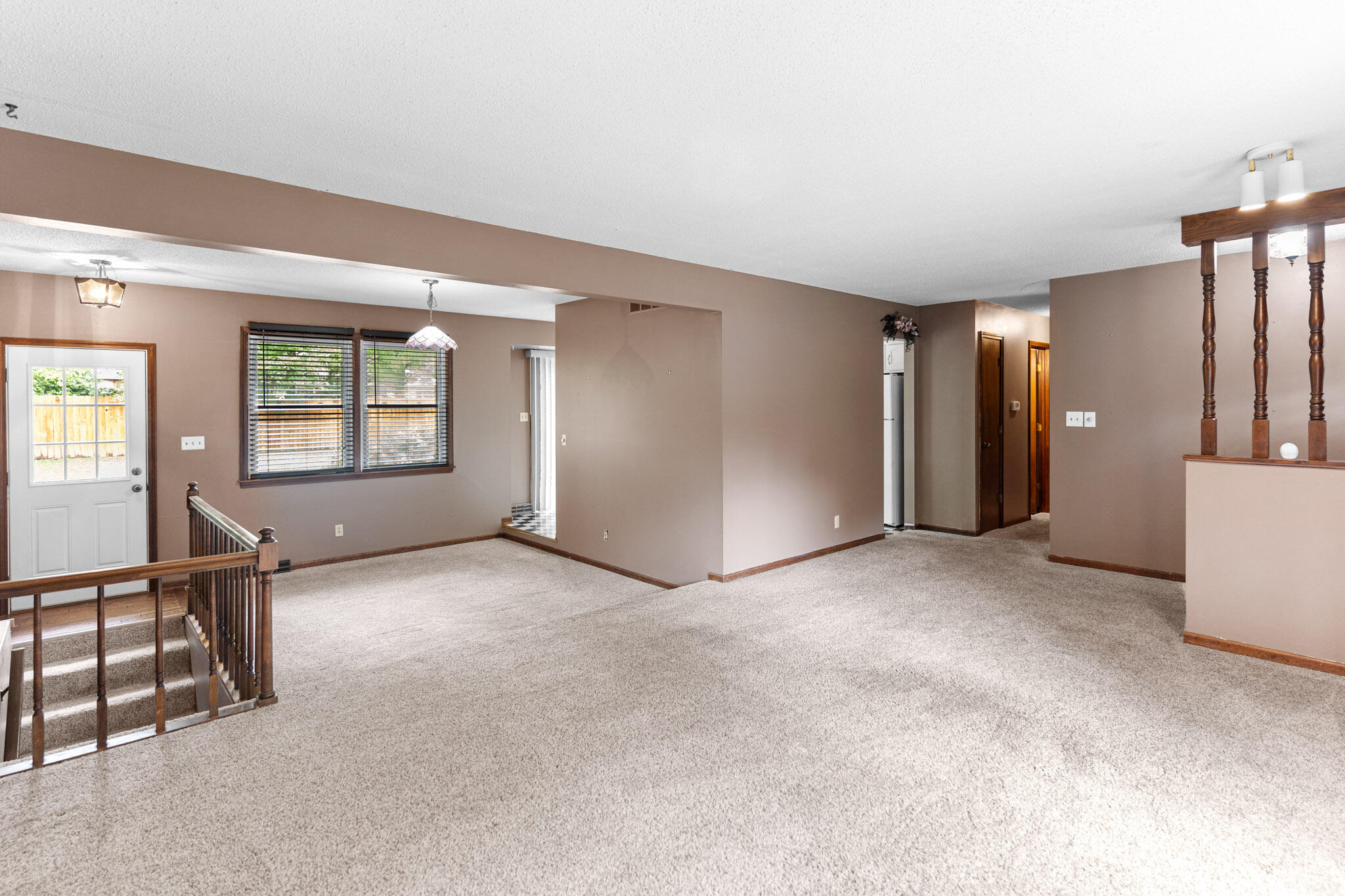 1409 E LEXINGTON CIR