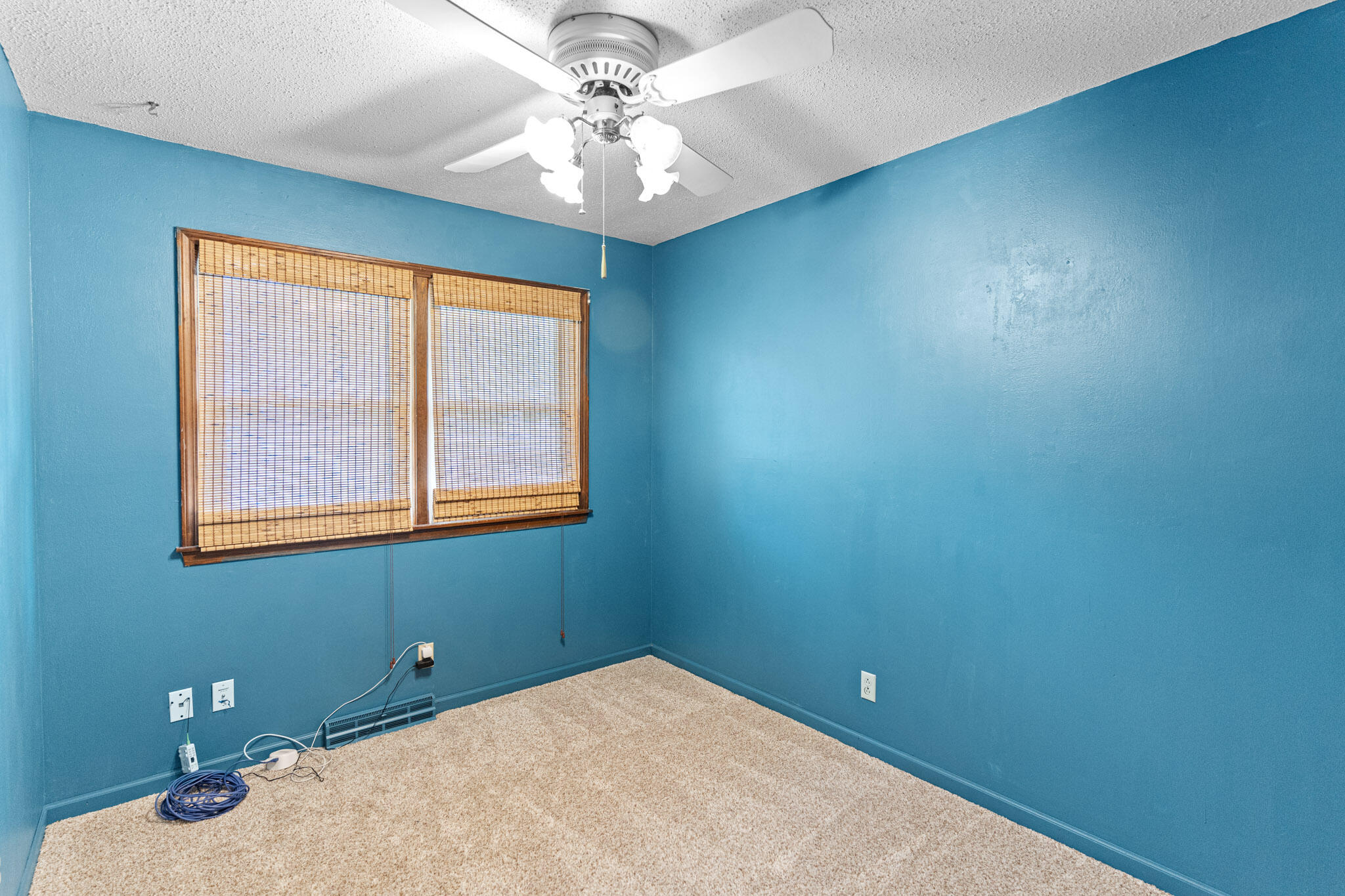1409 E LEXINGTON CIR