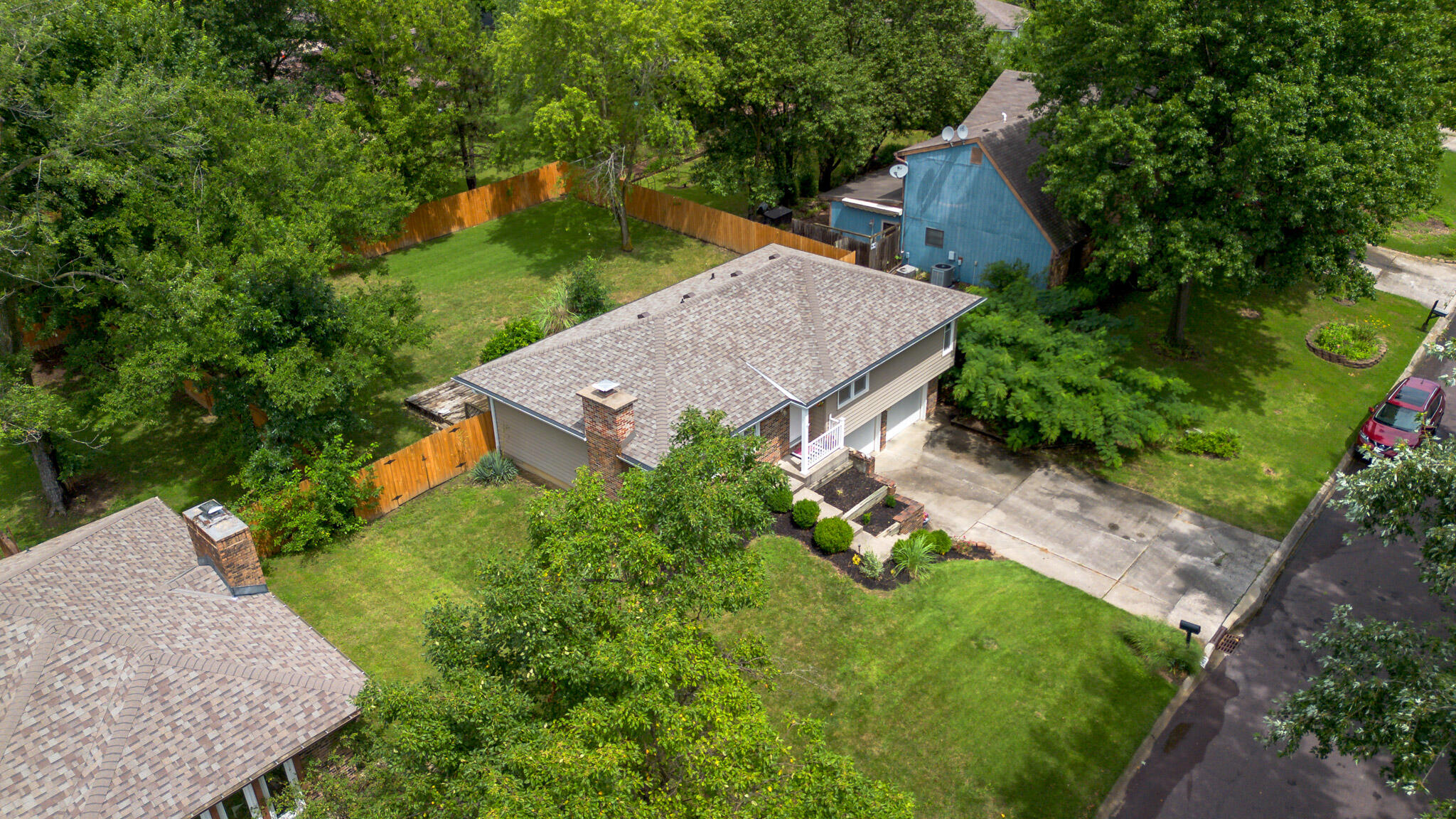 1409 E LEXINGTON CIR