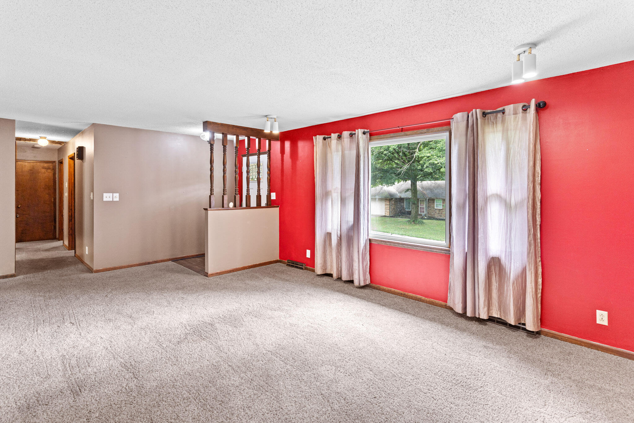 1409 E LEXINGTON CIR