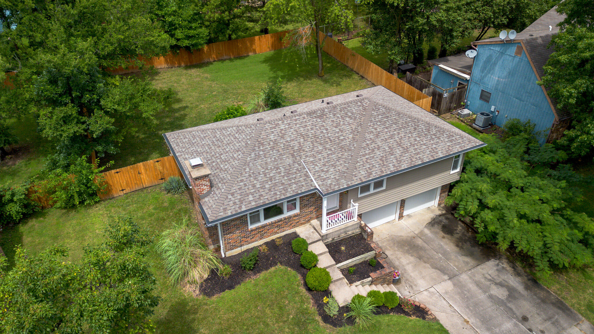 1409 E LEXINGTON CIR