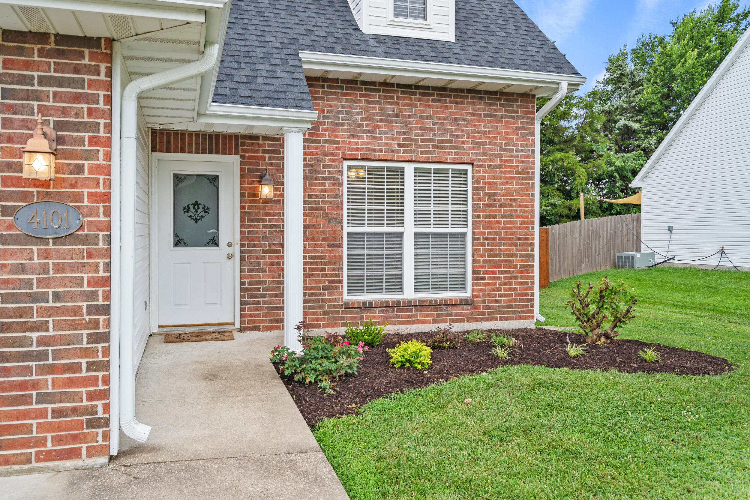 4101 MEADOW VIEW DR