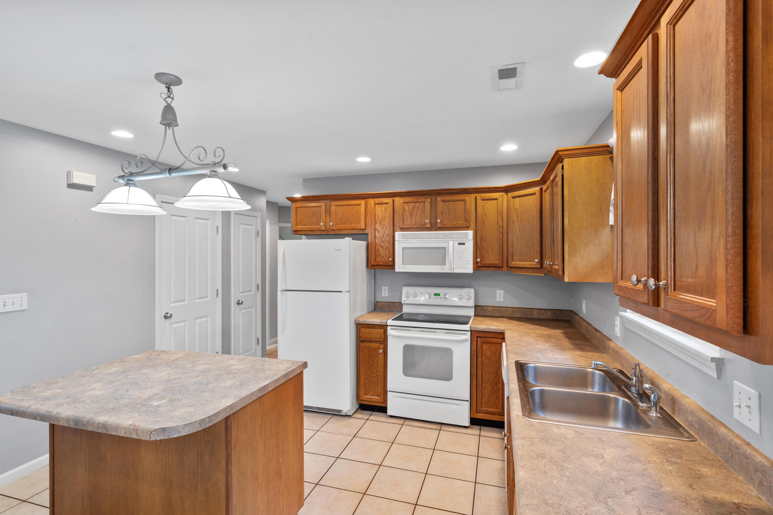 4101 MEADOW VIEW DR
