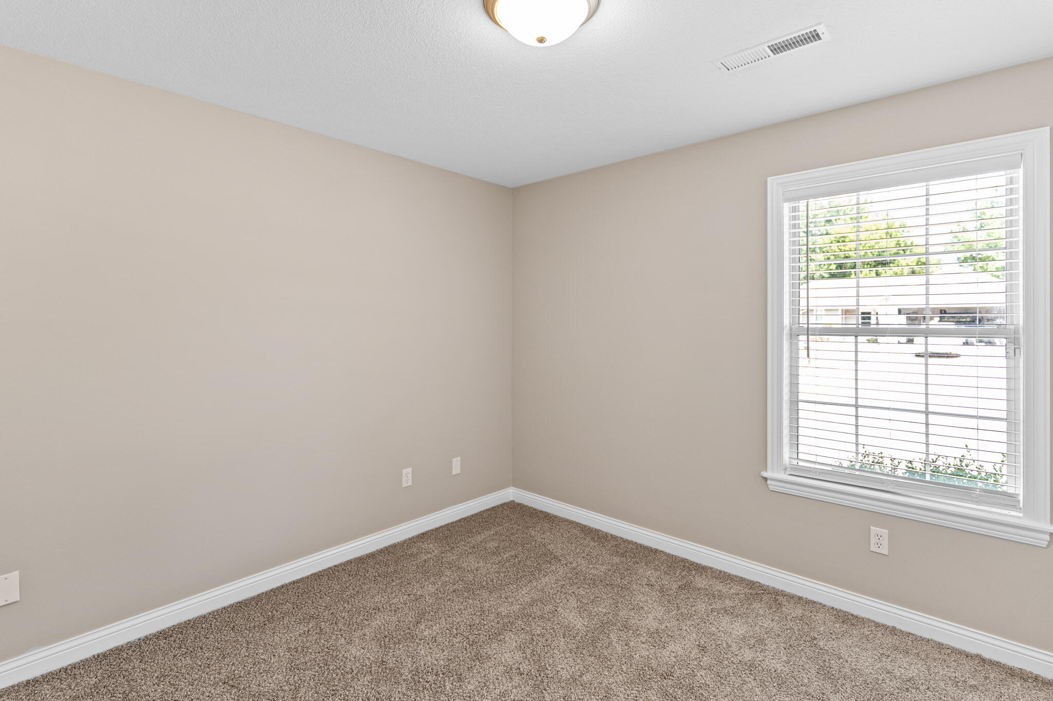 2600 E OAKLAND RIDGE DR