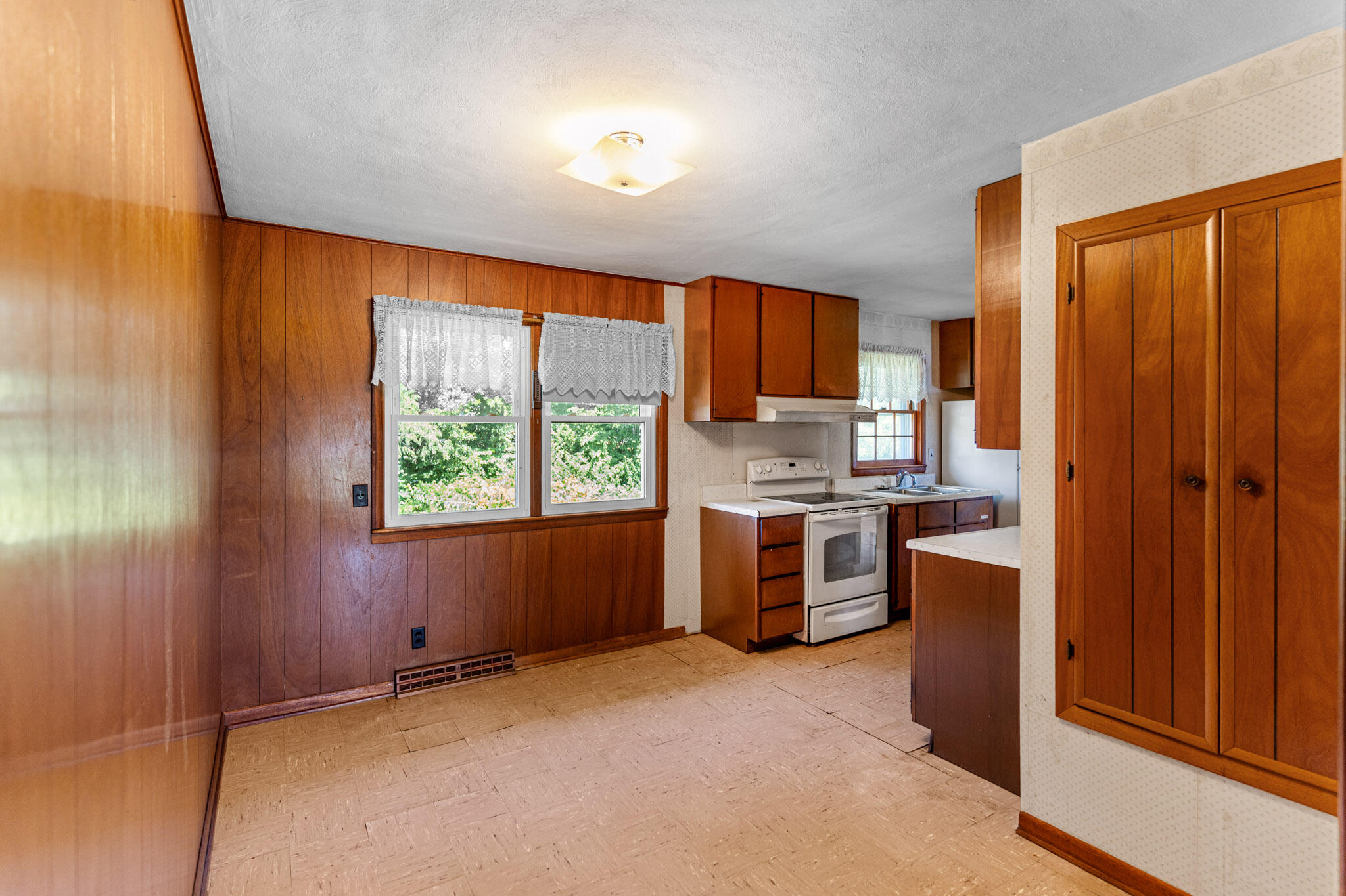 1071 W RTE K