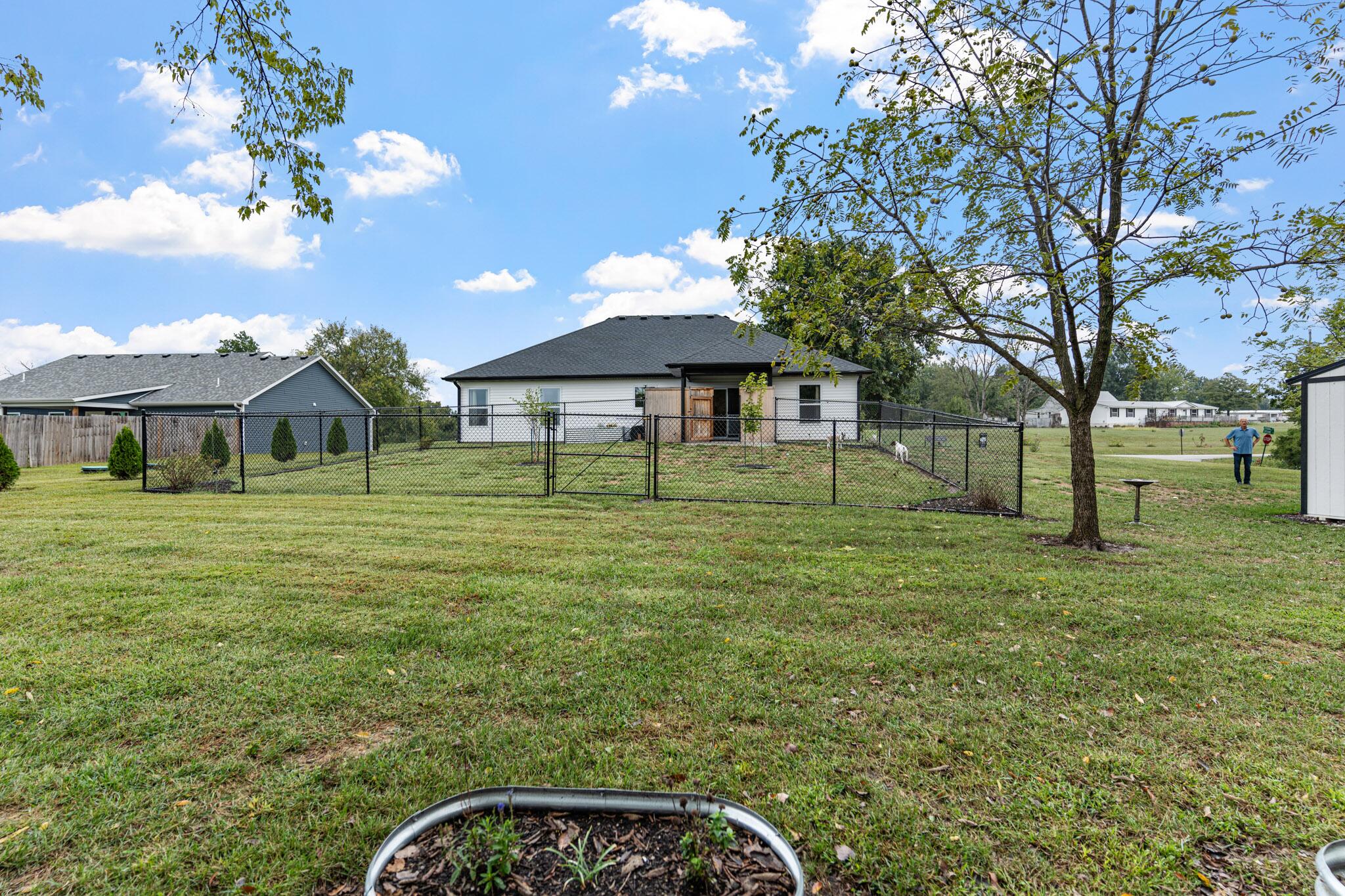 180 W DRANE ST