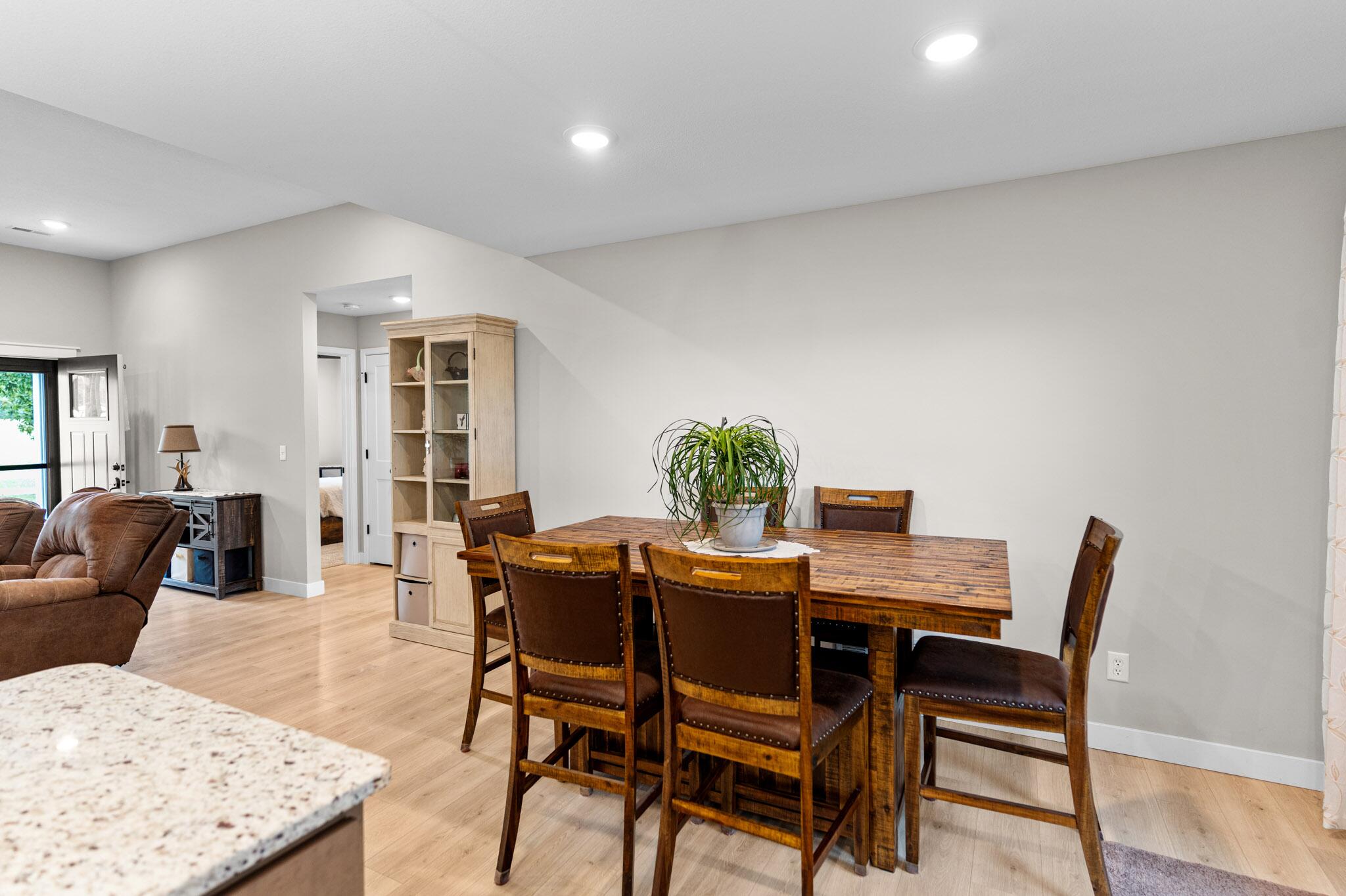 180 W DRANE ST