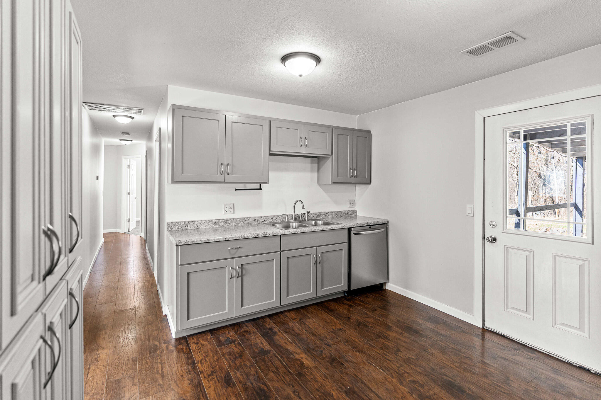 9651 E LAKE SAN-LYNN RD