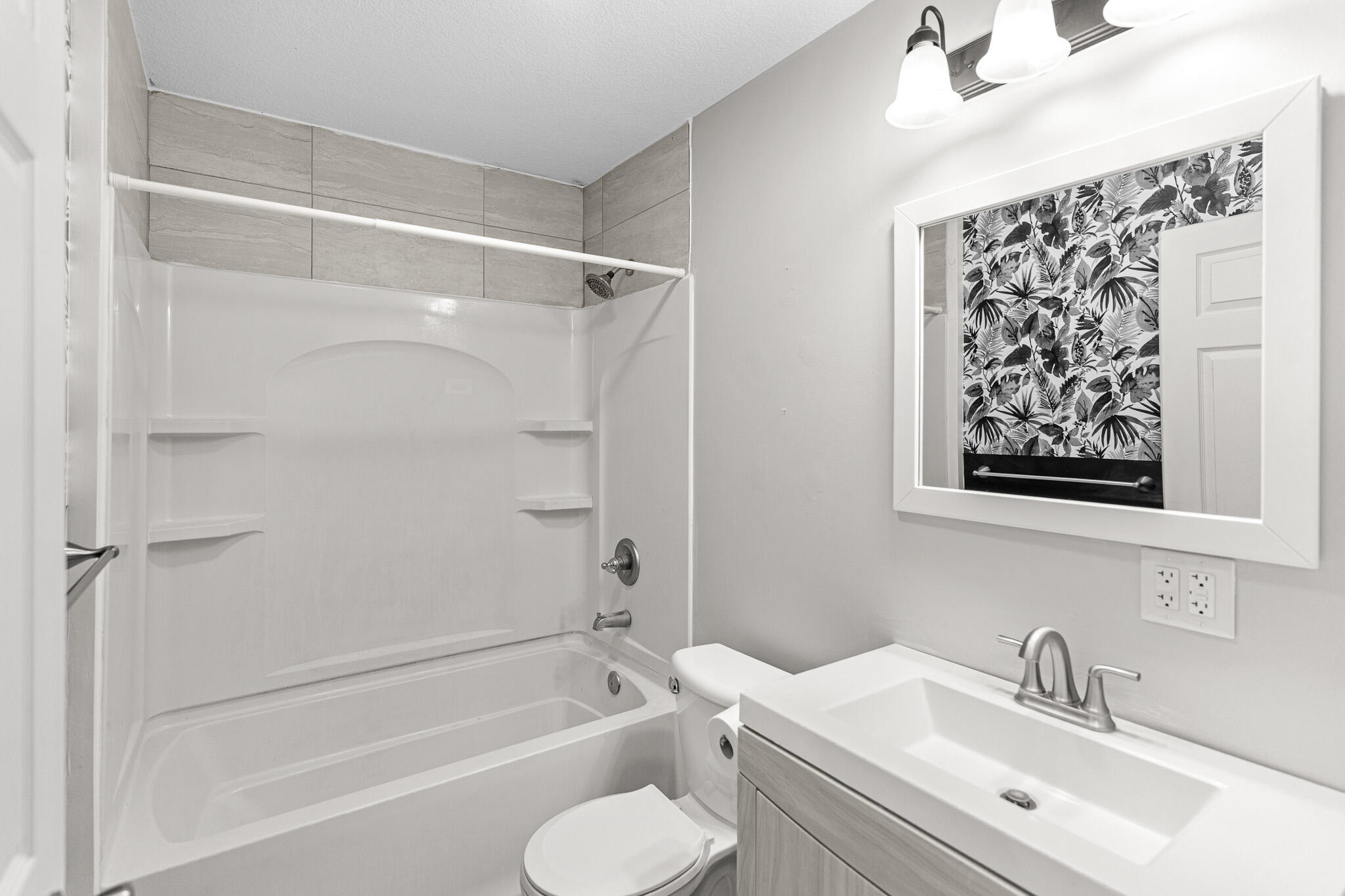 9651 E LAKE SAN-LYNN RD