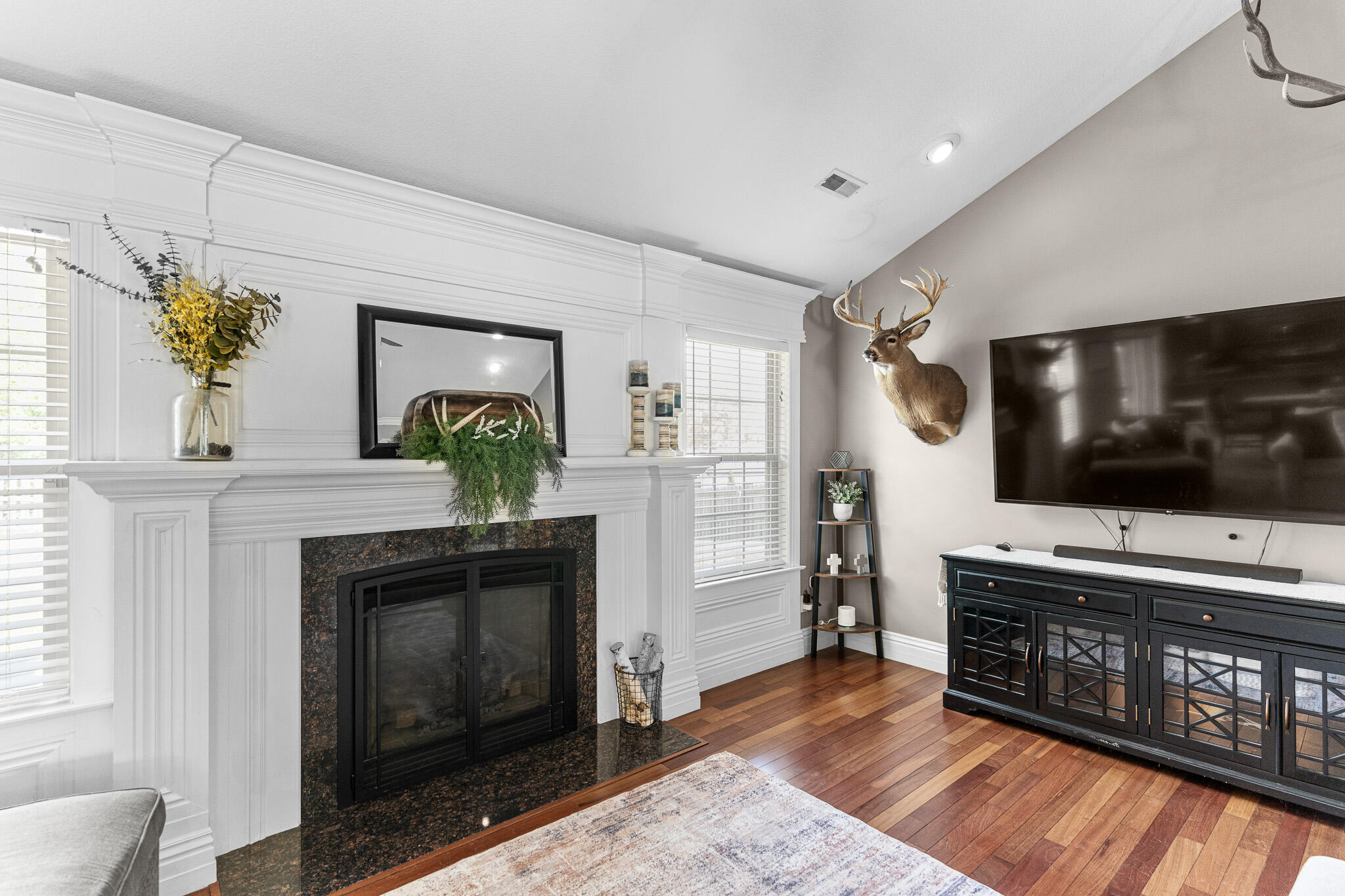 511 REDWING DR