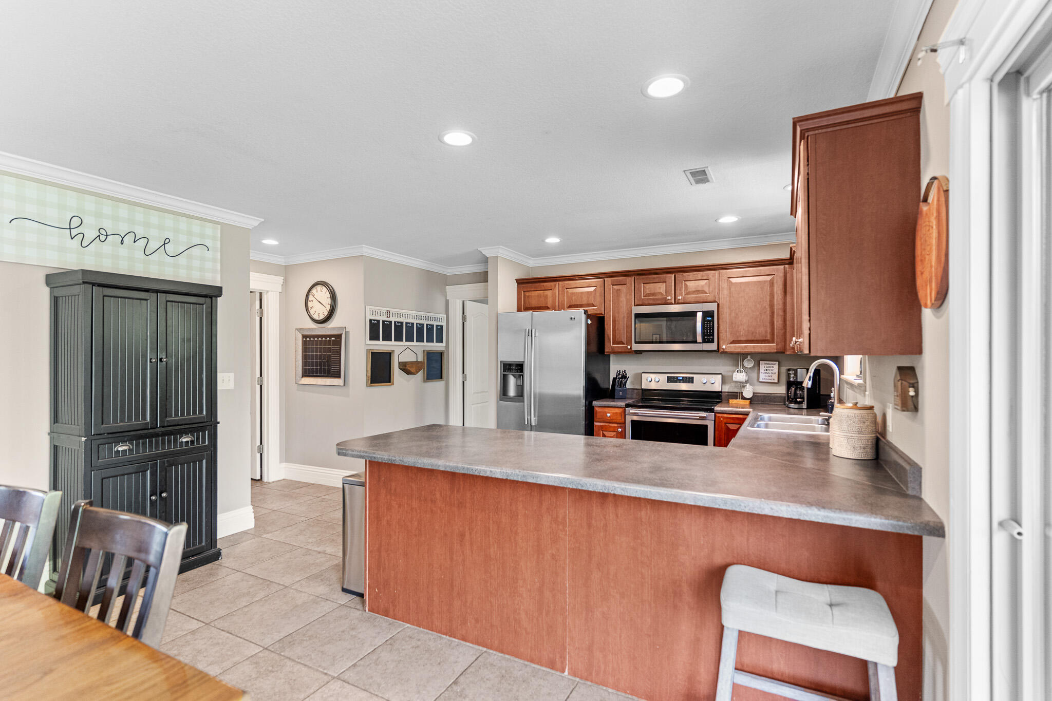 511 REDWING DR