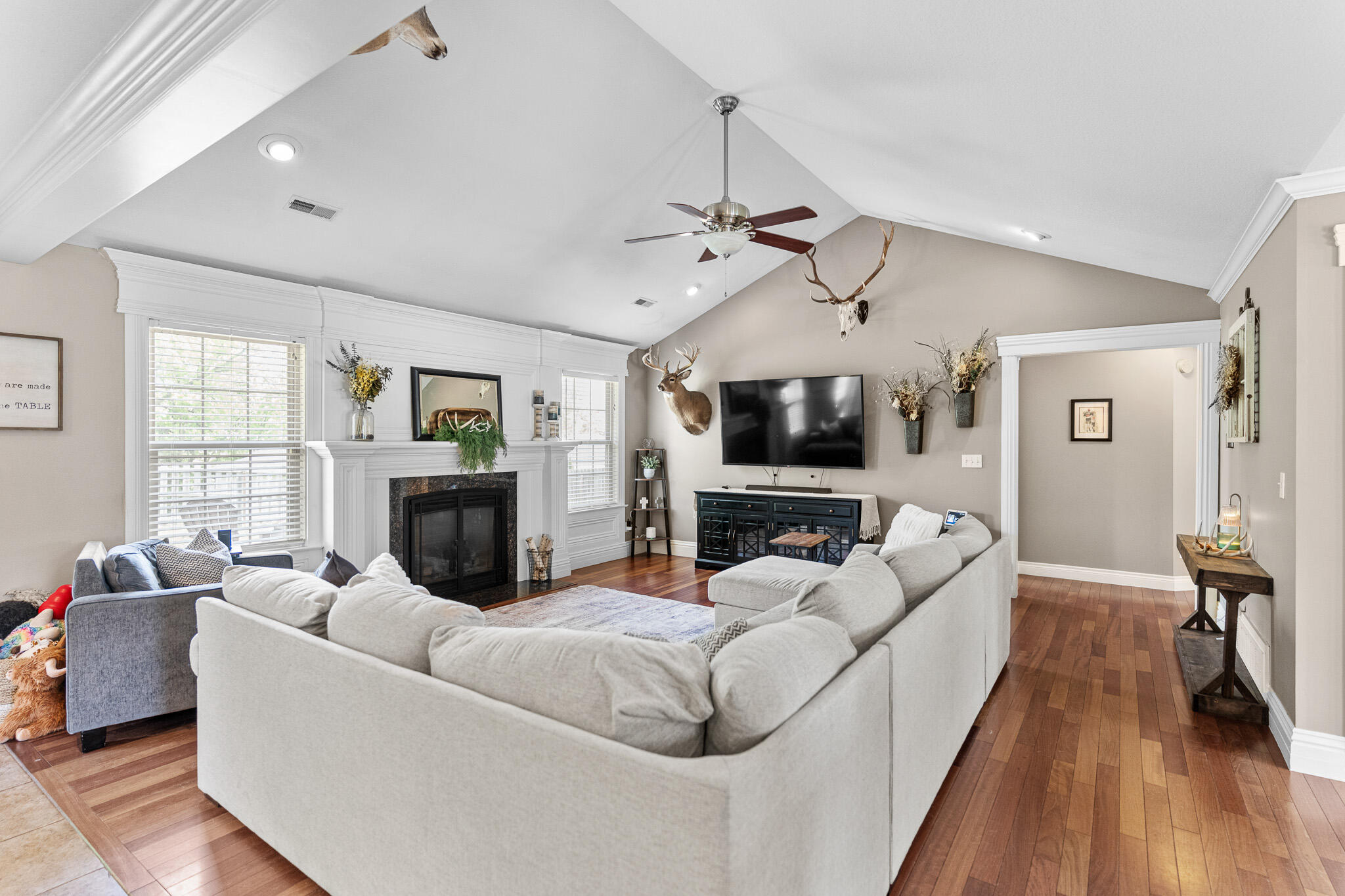 511 REDWING DR